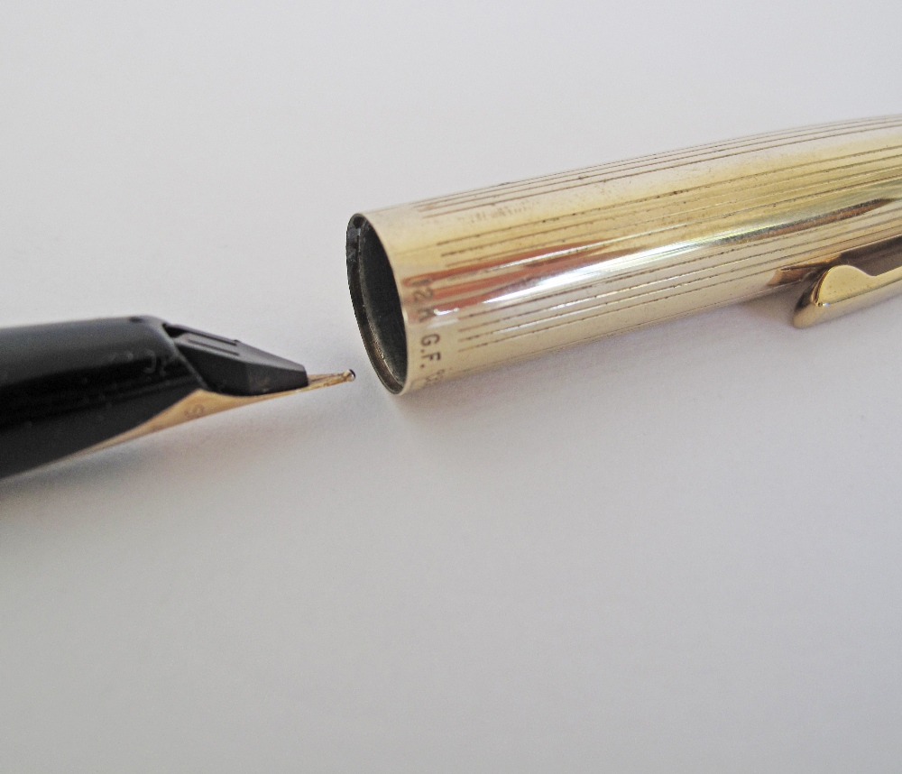 A collection of five pens comprising three fountain pens with gold cups, a gold ball pen and a - Image 6 of 11