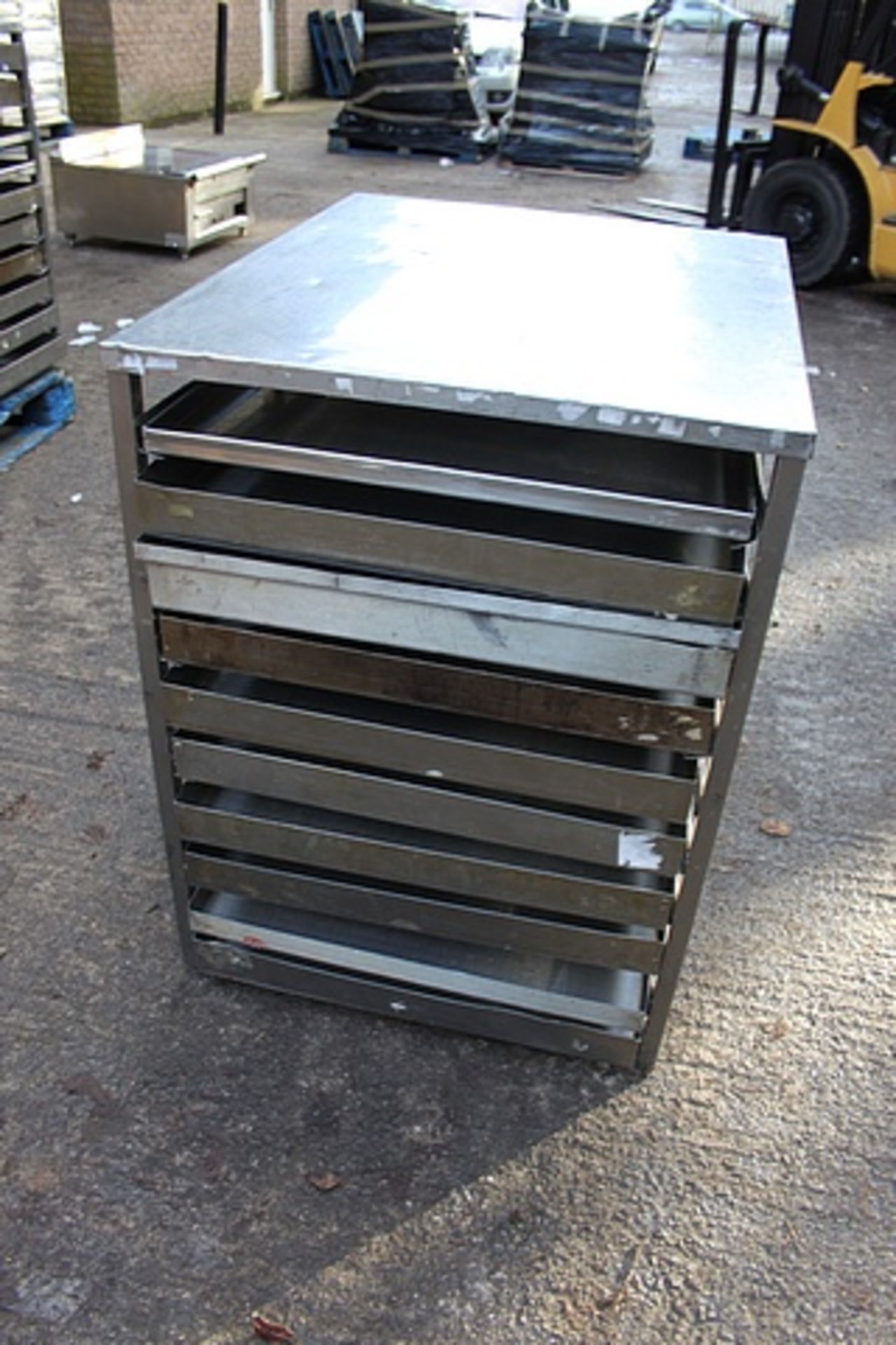 Static stainless steel top with 10 tray rack storage under complete with baking tray pans