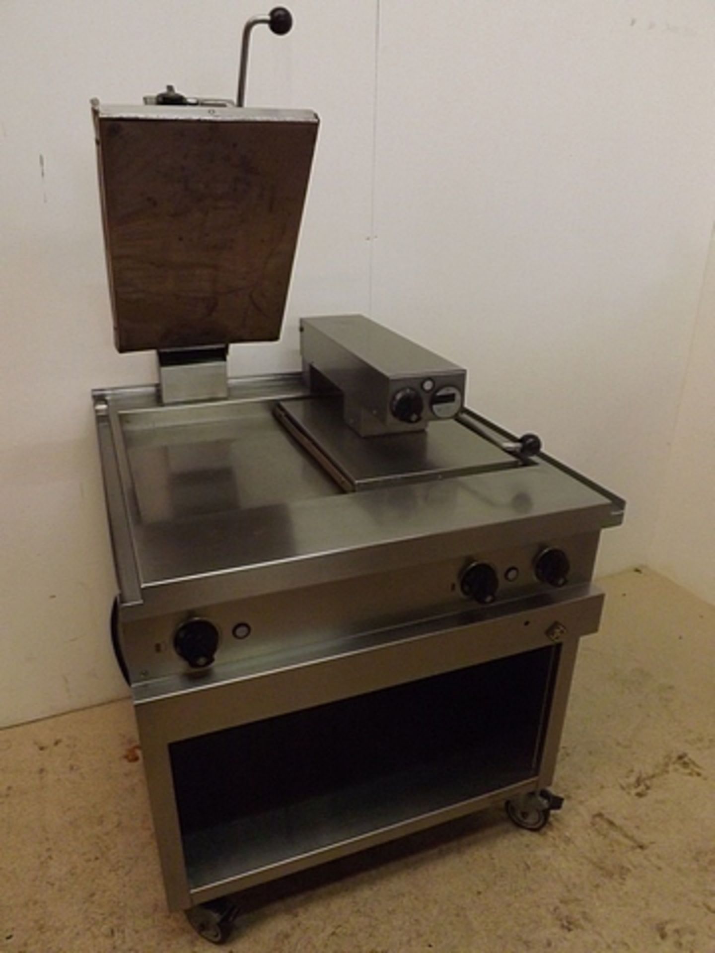 MKN Optima 850 electric clam char-grill precise thermostatic temperature control for consistent