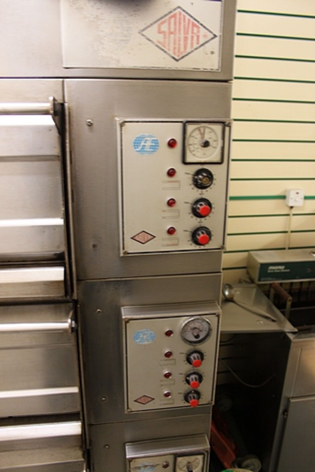 Salva 5 deck bread oven product gap size 1450mm x 250mm overall size 1900mm x 1070mm x 1900mm - Image 5 of 6