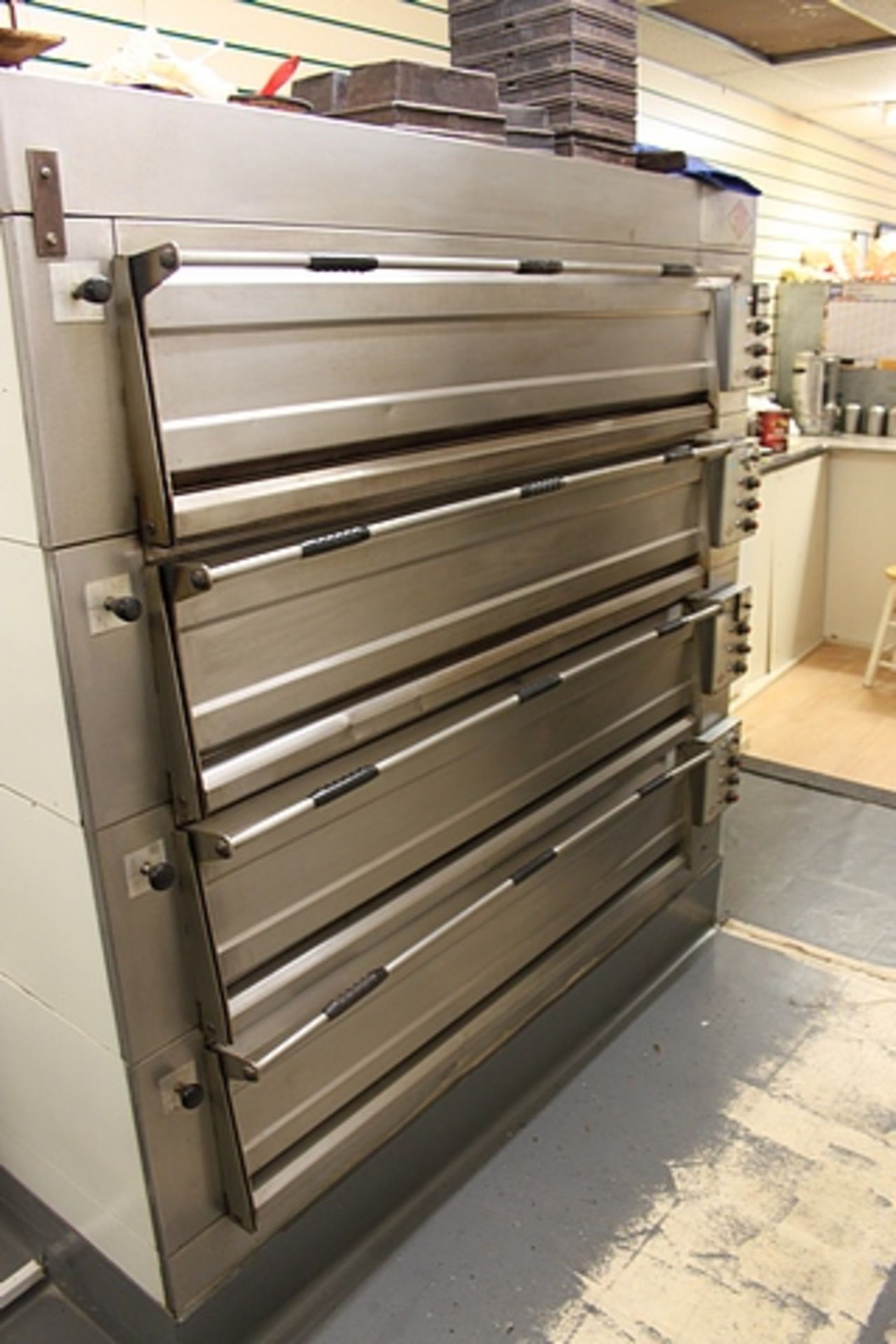 Salva 5 deck bread oven product gap size 1450mm x 250mm overall size 1900mm x 1070mm x 1900mm - Image 4 of 6