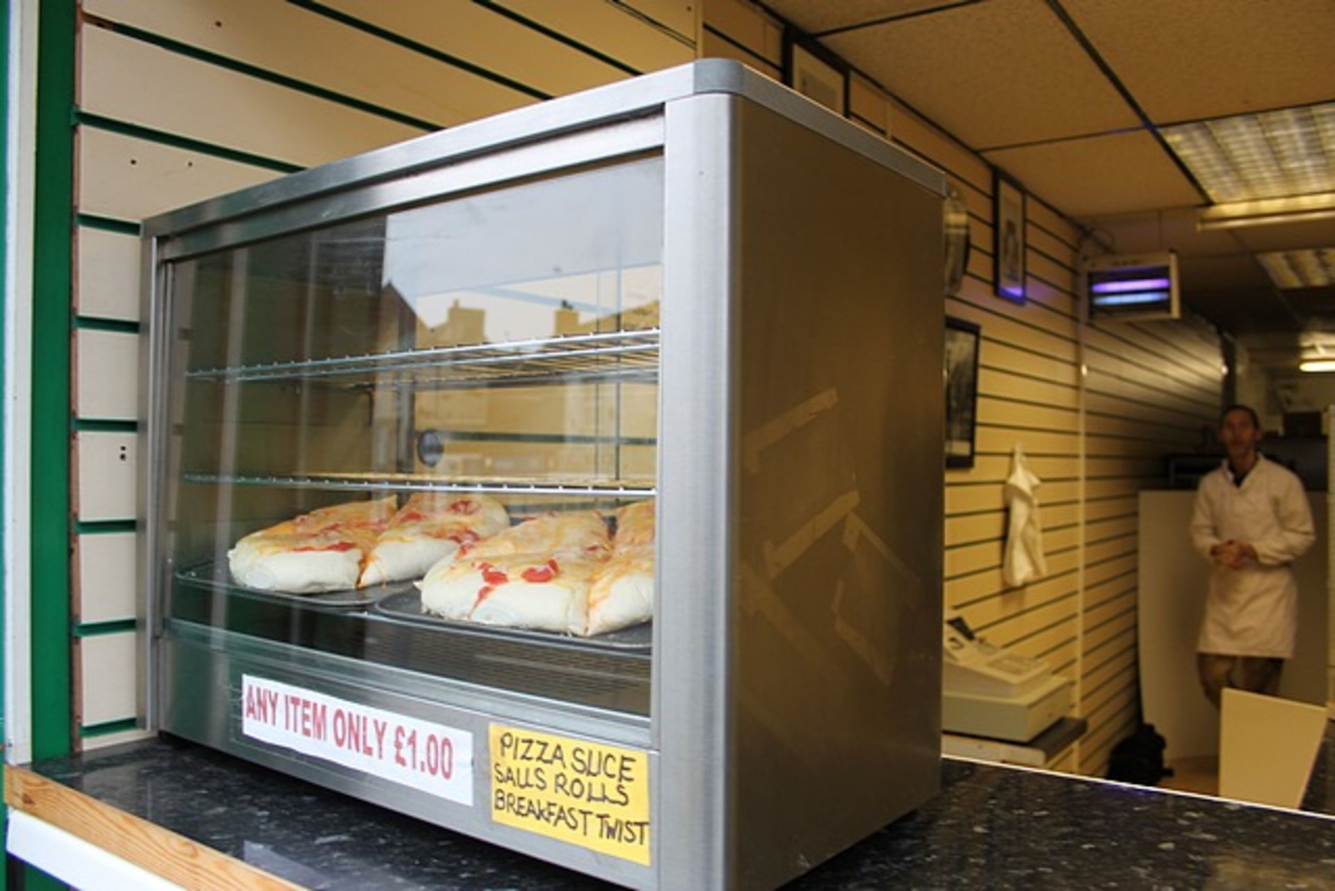 Lincat LPW Pie Cabinet is a heated counter top unit for the attractive display of pies, pasties - Image 2 of 2