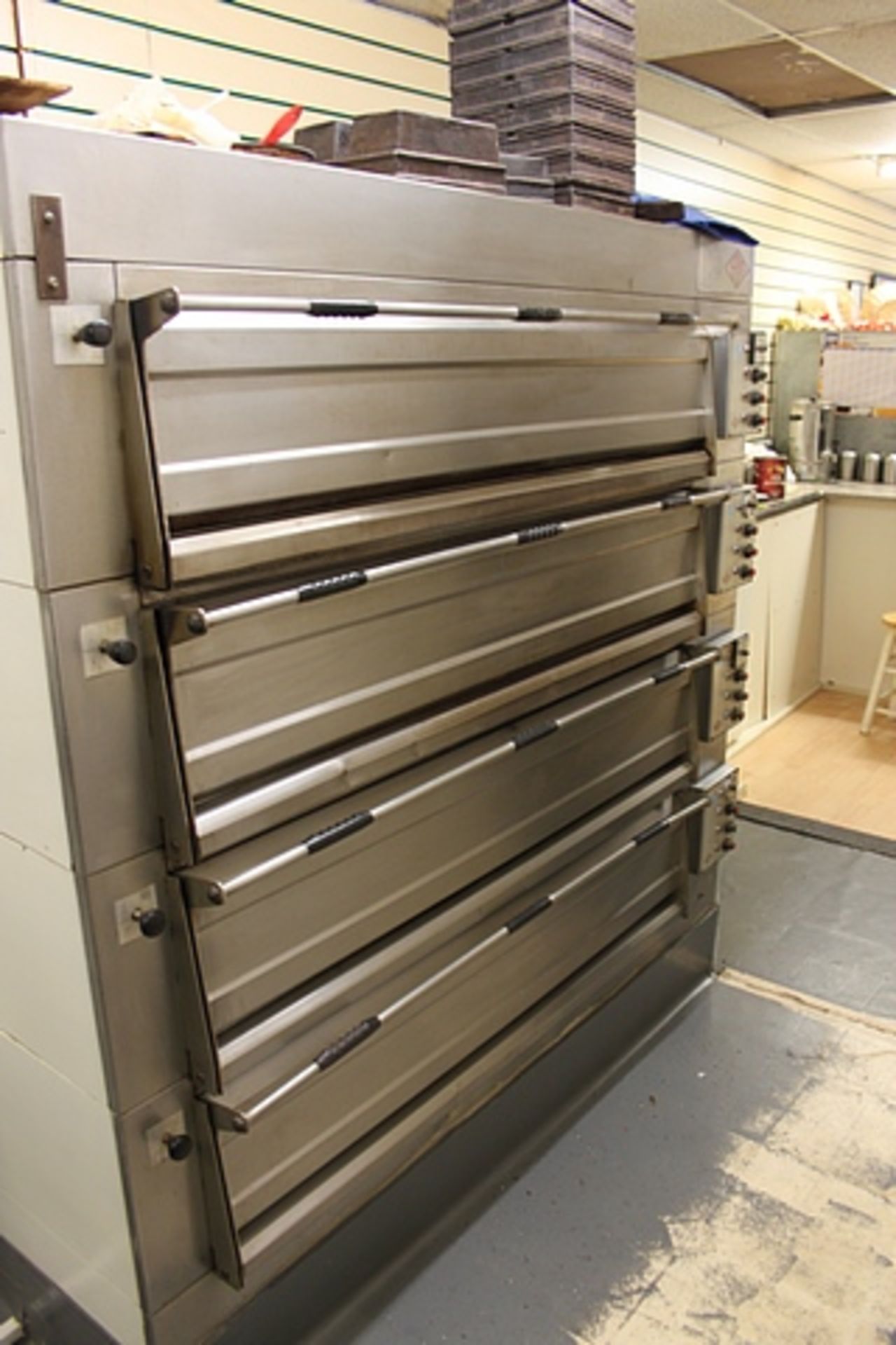 Salva 5 deck bread oven product gap size 1450mm x 250mm overall size 1900mm x 1070mm x 1900mm