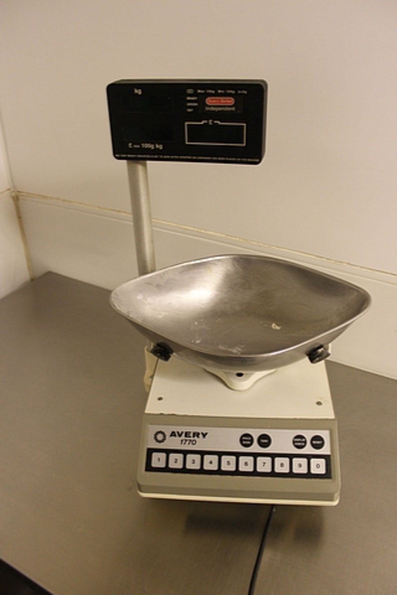 Avery model 1170 15kg counter top scales