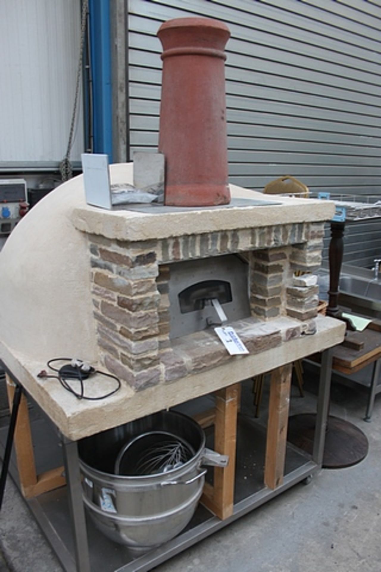 Stone build wood fired pizza oven internally 1m overall dimensions 1400mm x 1500mm x 2200mm to - Image 3 of 3