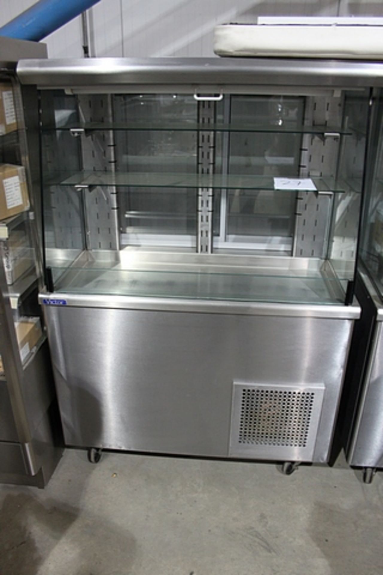 Frilixa MARAO 1.0M display fridge Temperature Range: +2°C/+7°C Fully automatic operation Fan