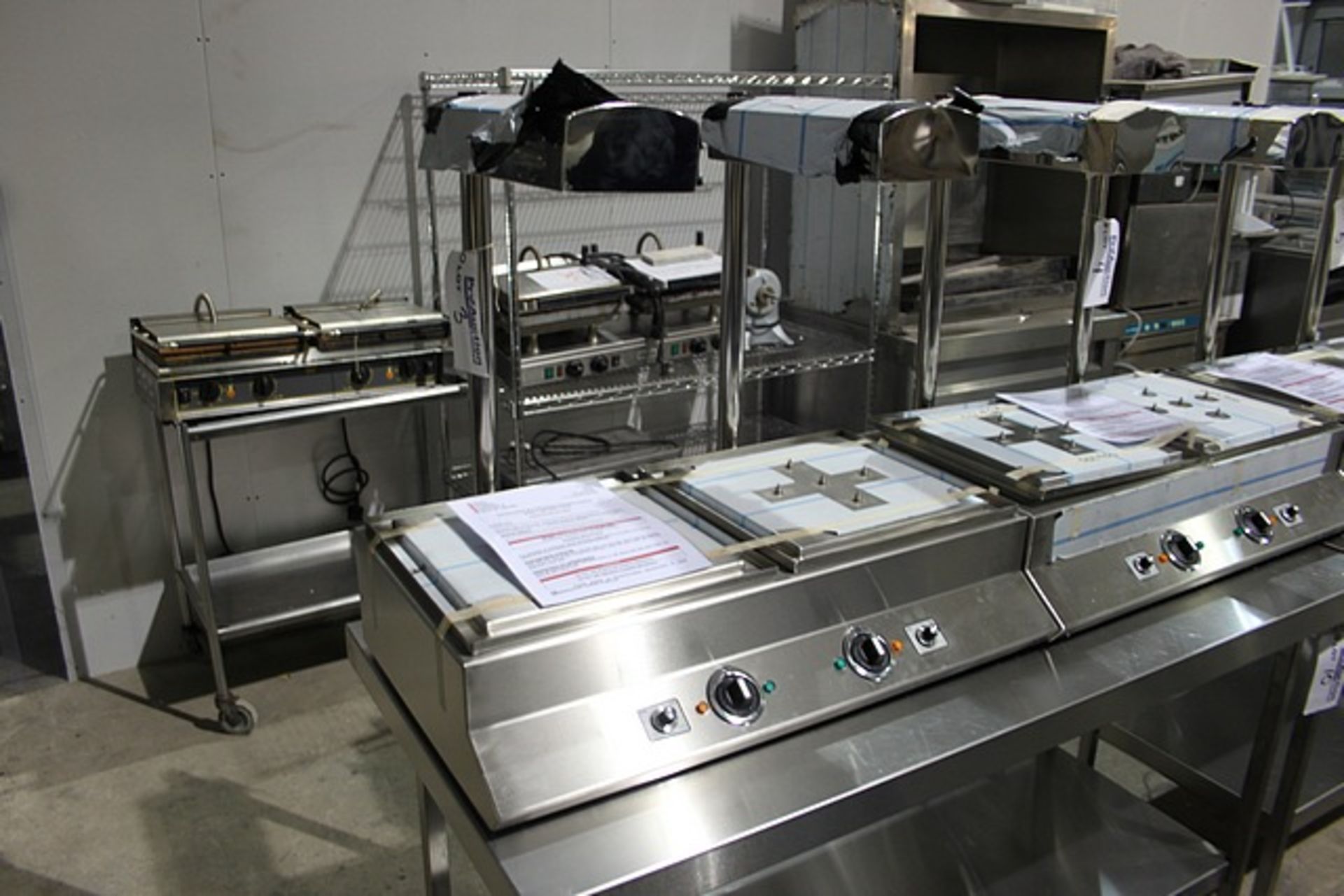 Aspull Catering Equipment stainless steel double carvery pad double heat lamp 240v single phase