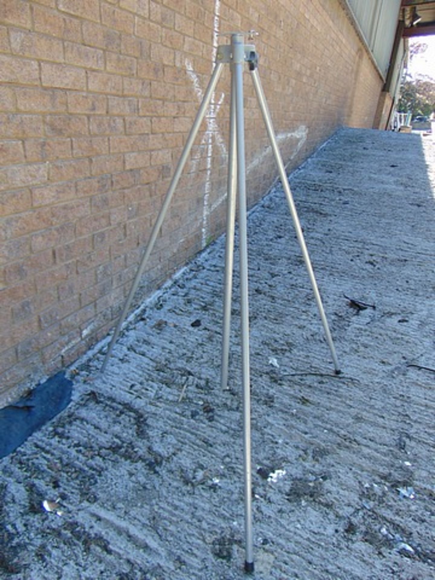 3 x metal grey tripod telscopic stands