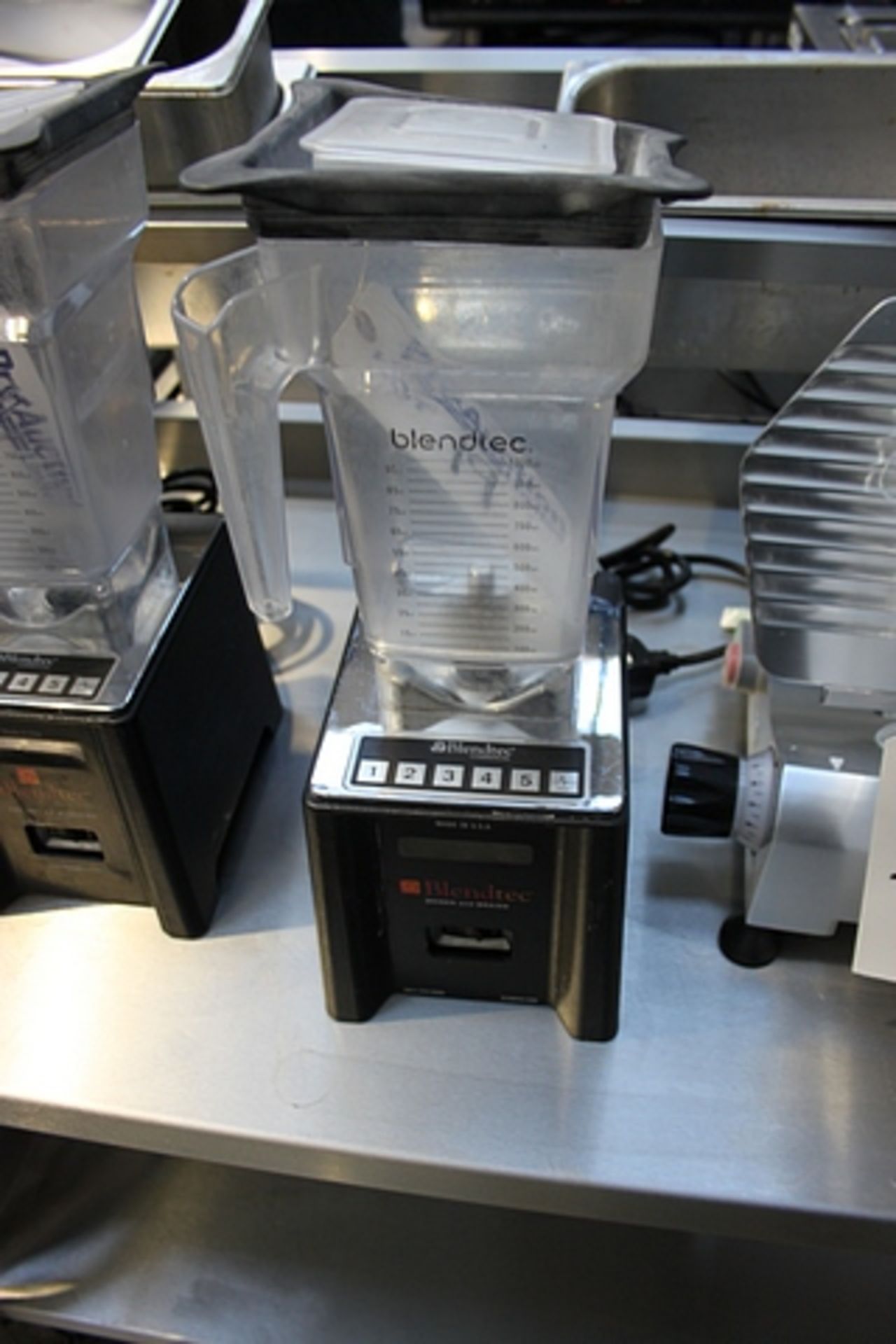 Blendtec ICB5 Smoother powerful 2000 watt motor ABC advance blending control 3.8 peak horsepower