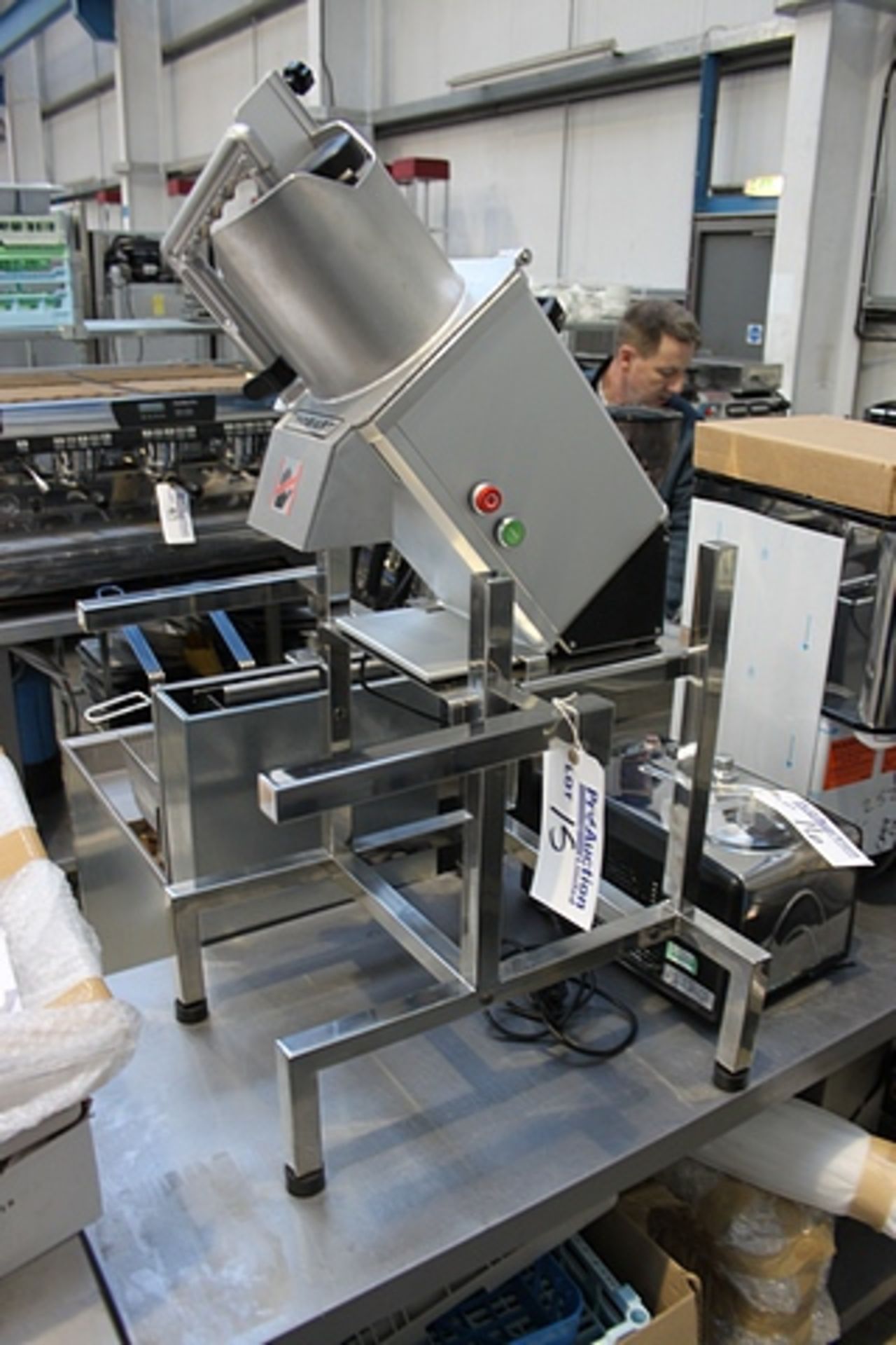Brand New Hobart VPU 200 veg prep machine capacity: 7 kg/minute, 50-700 portions/day machine
