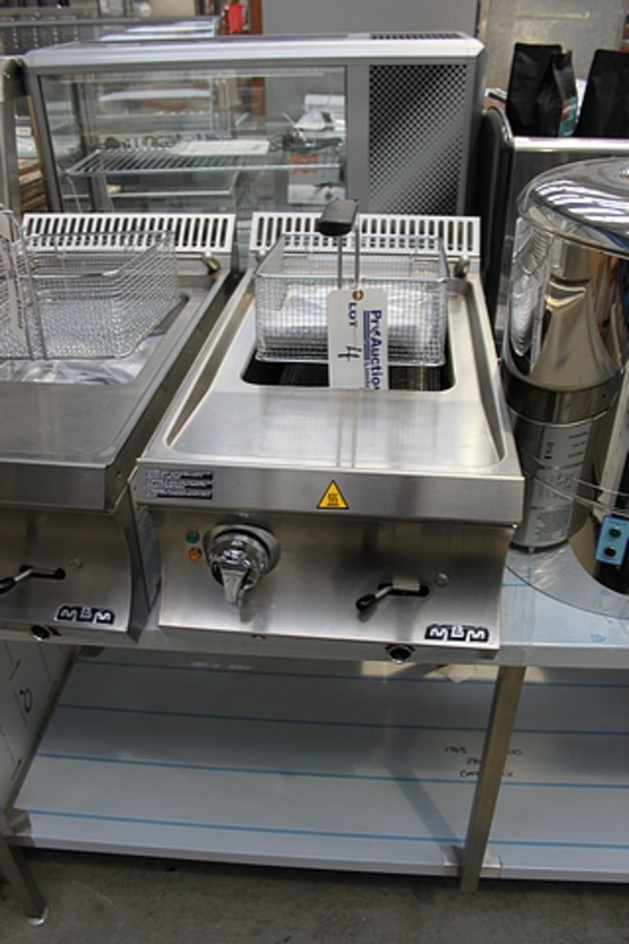 MBM EF477T counter top electric fryer brand new Fryer The worktop is in AISI 304 18/10 stainless