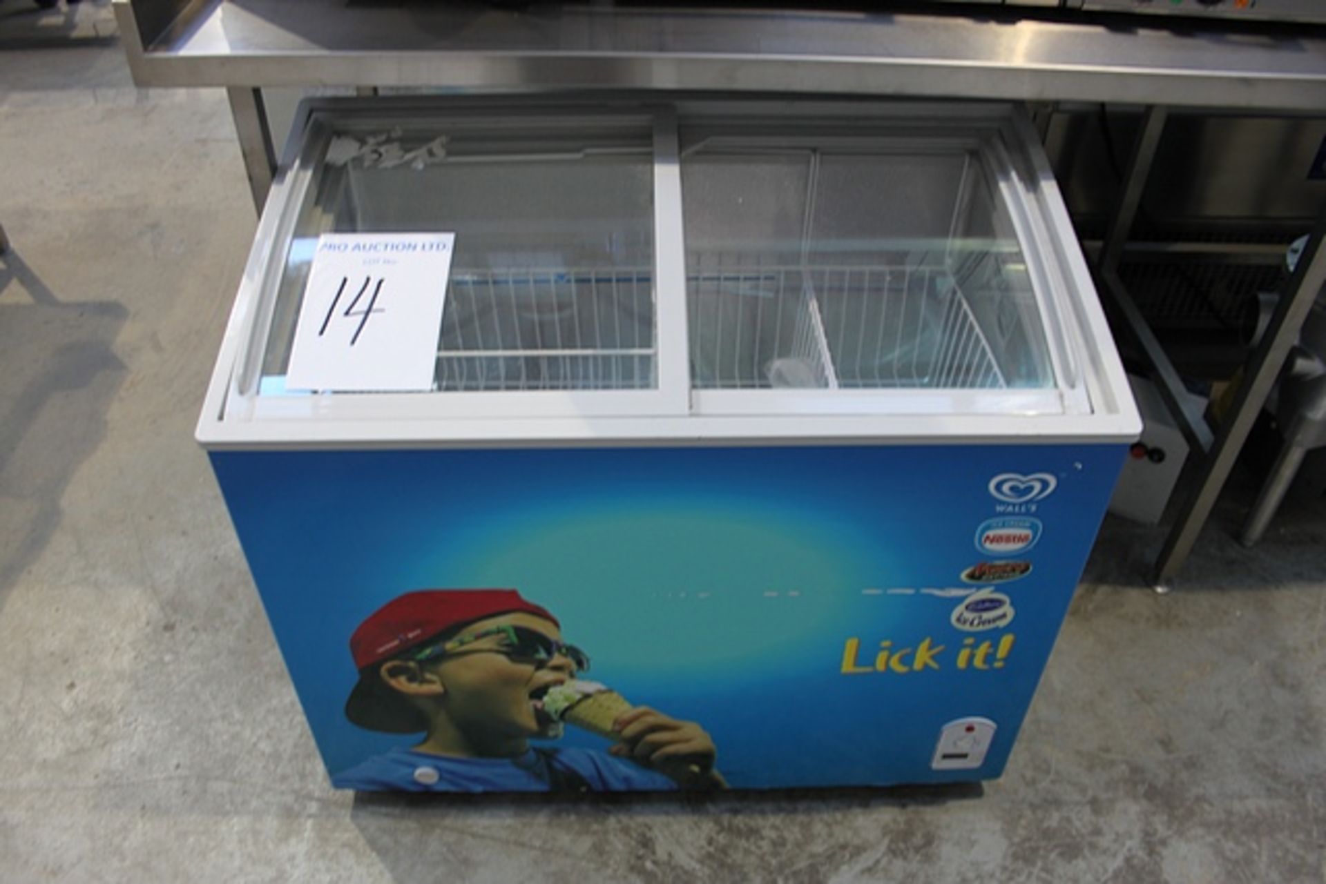 Husky HUS F28 VIS display freezer temperature range -22/-24 240 litre capacity complete with baskets