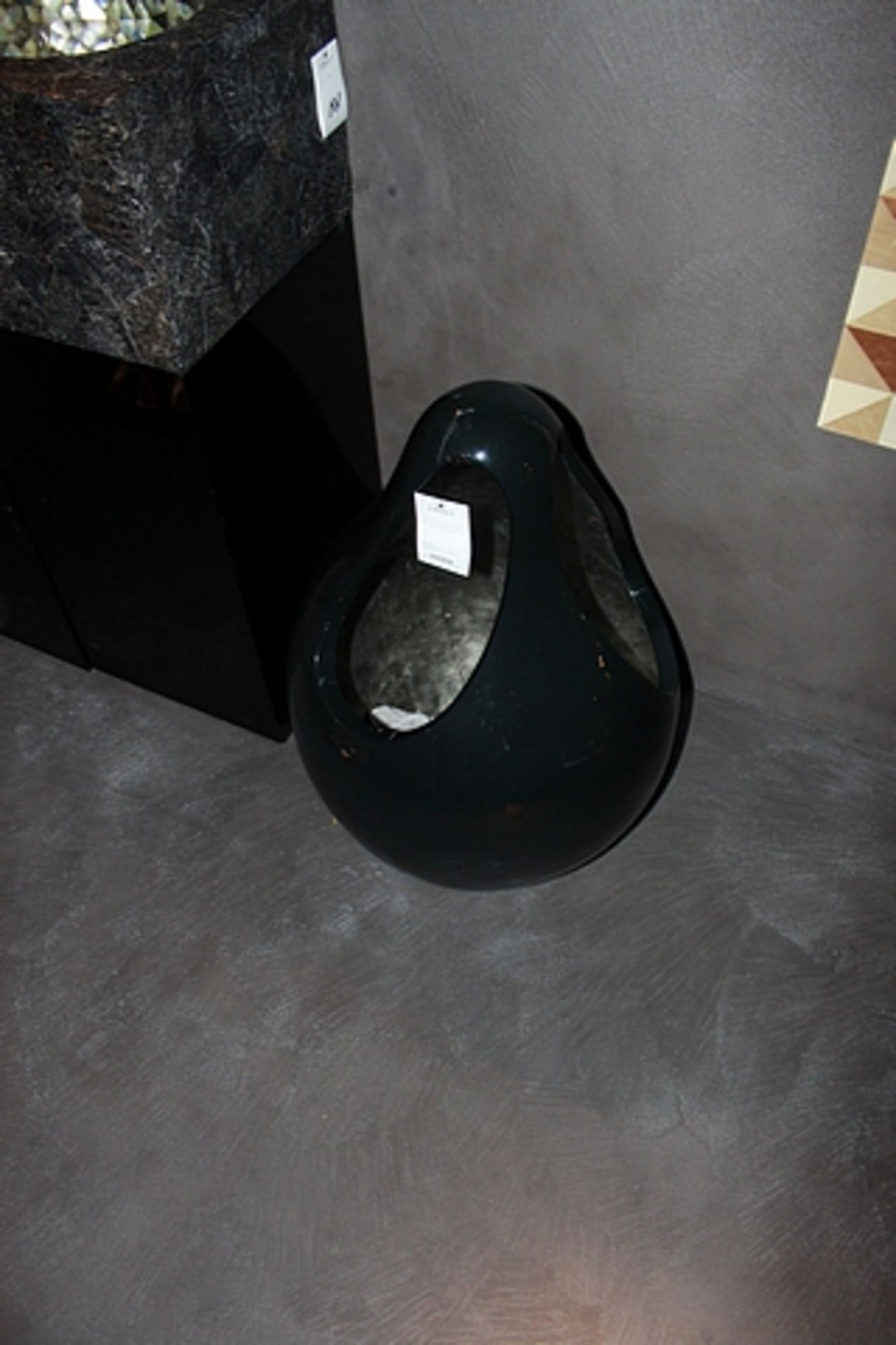 Vase Barba Black Lacquer S2037 and Platinum Silverleaf. Adding a touch of dramatic decadence, the