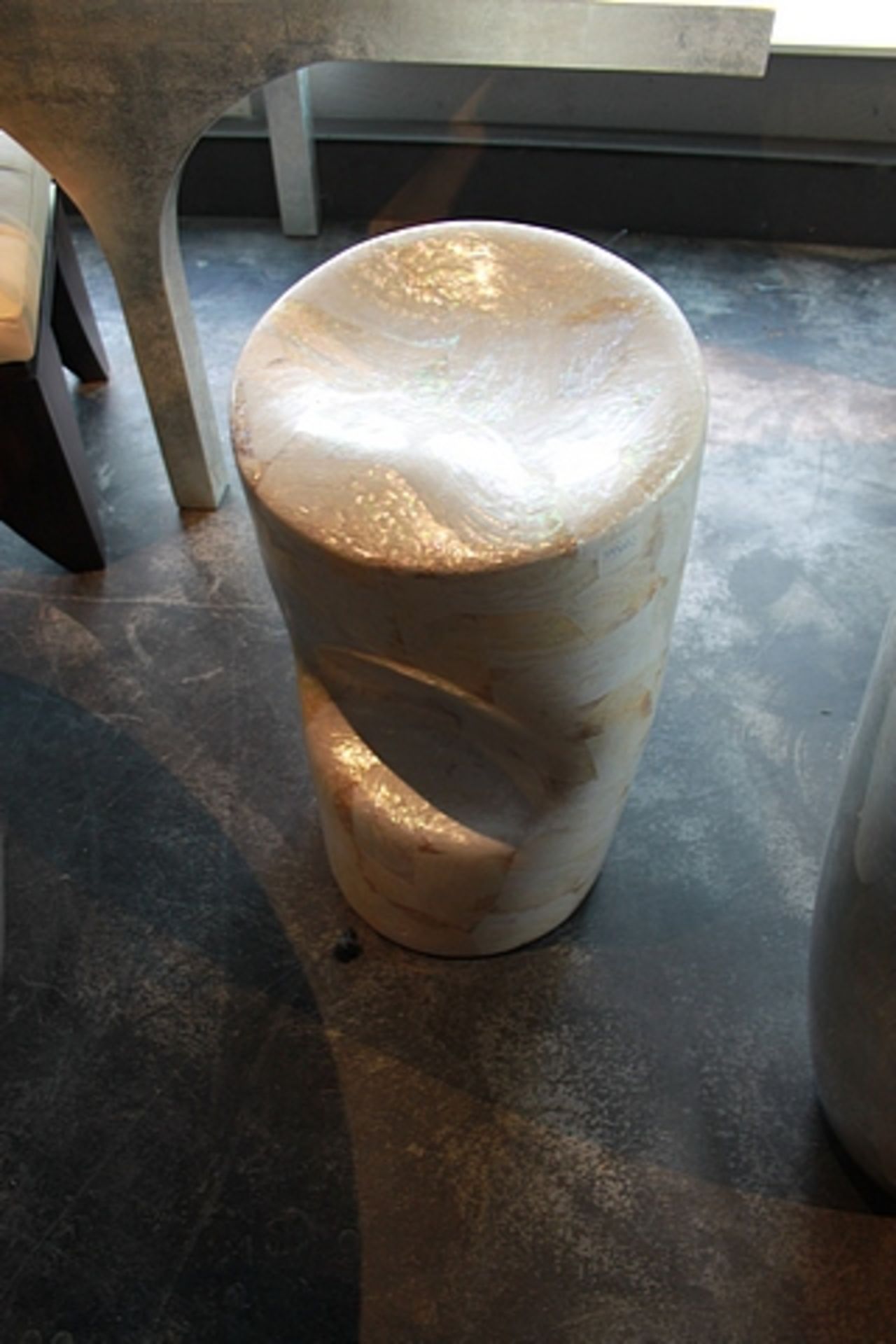 Barstool white Kabibe shell polished the shell is heat moulded into a lovely accent stool the - Image 2 of 2