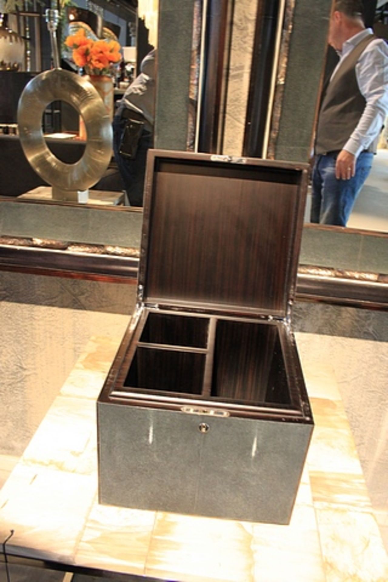 Box File a large and distinguishing ebony wood decoration draws the eye of the guest with it's - Image 2 of 2