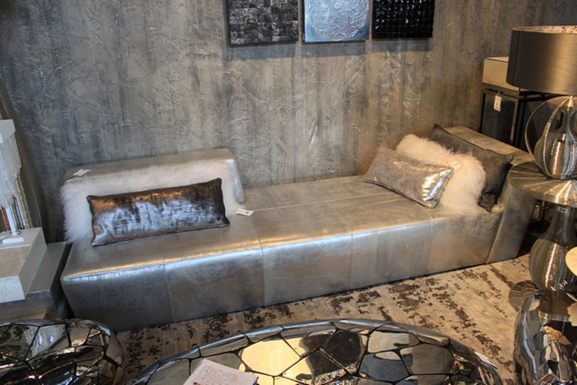 Sofa New Shanghai a luxurious lounge sofa hand crafted in silver leather natura beige cow hide and - Image 2 of 2