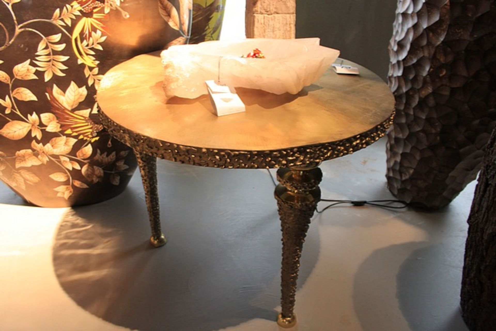 Table Menno an incredible cast brass table that has all the elements one looks for in an exceptional