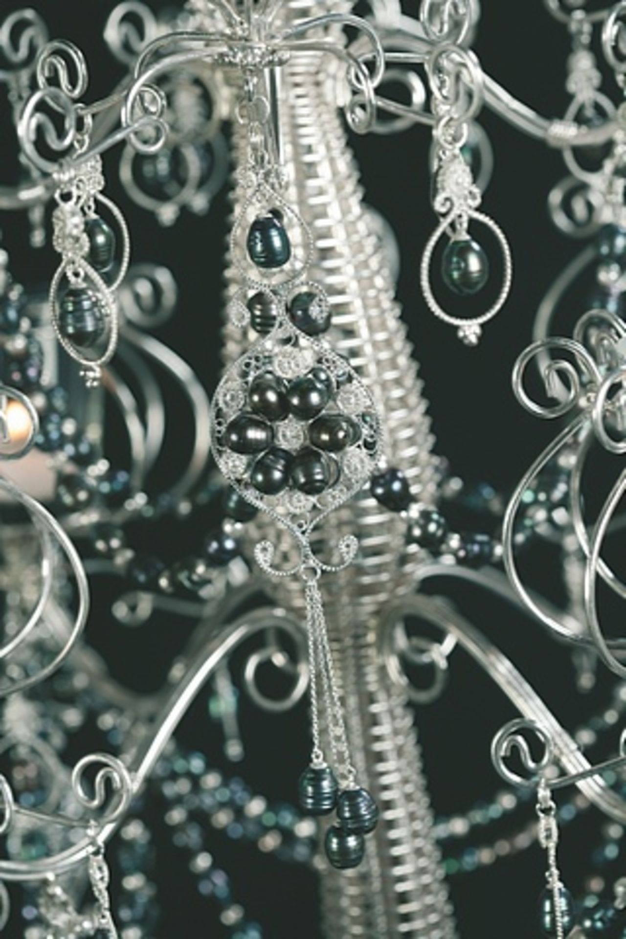 Votiveholder Silver with Black Pearls 9 Votives Black Pearl Limited Edition. This piece brings a - Image 4 of 6