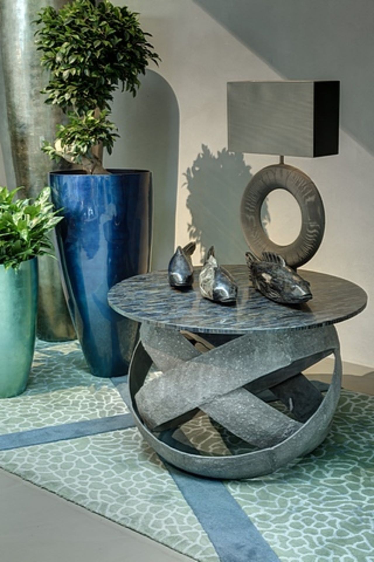 Side Table Tigo Tiger circular low level table featuring a blue tiger’s eye stone top poised upon - Image 2 of 5