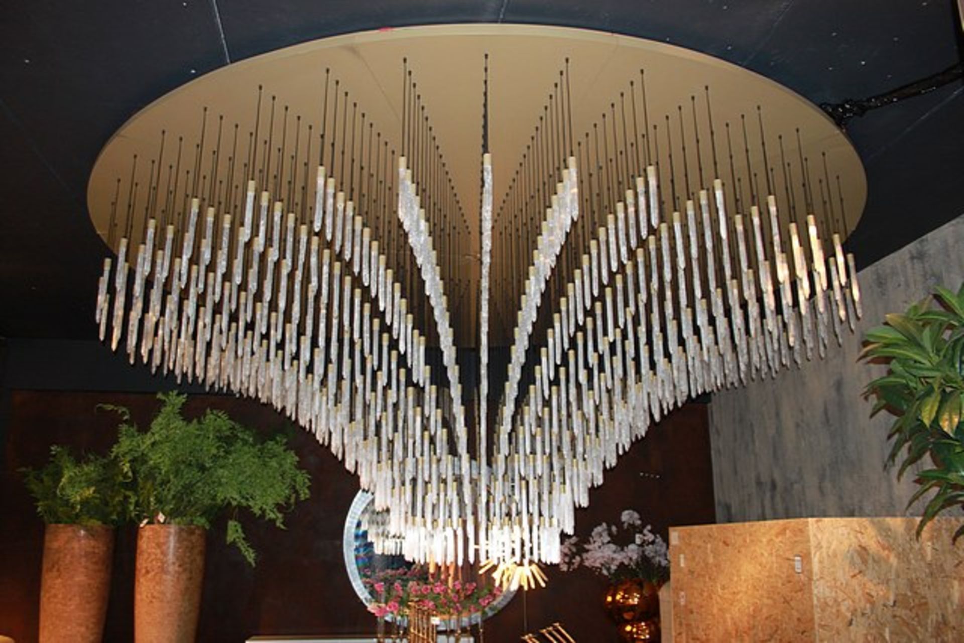 Chandelier Tornado 924, a substantial and imposing light feature the light of a this chandelier,