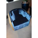 Armchair Wind Velvet Fabric with Frame in Wood A/B and Metal M/G. Delightfully sumptuous and