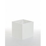 Square planter white laquer - CUBO WHITE SMALL. Solid block colour offering an expressive and