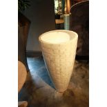 Vase Capiz Polar - give your interior an opulent decorative touch with this luxurious medium Capiz