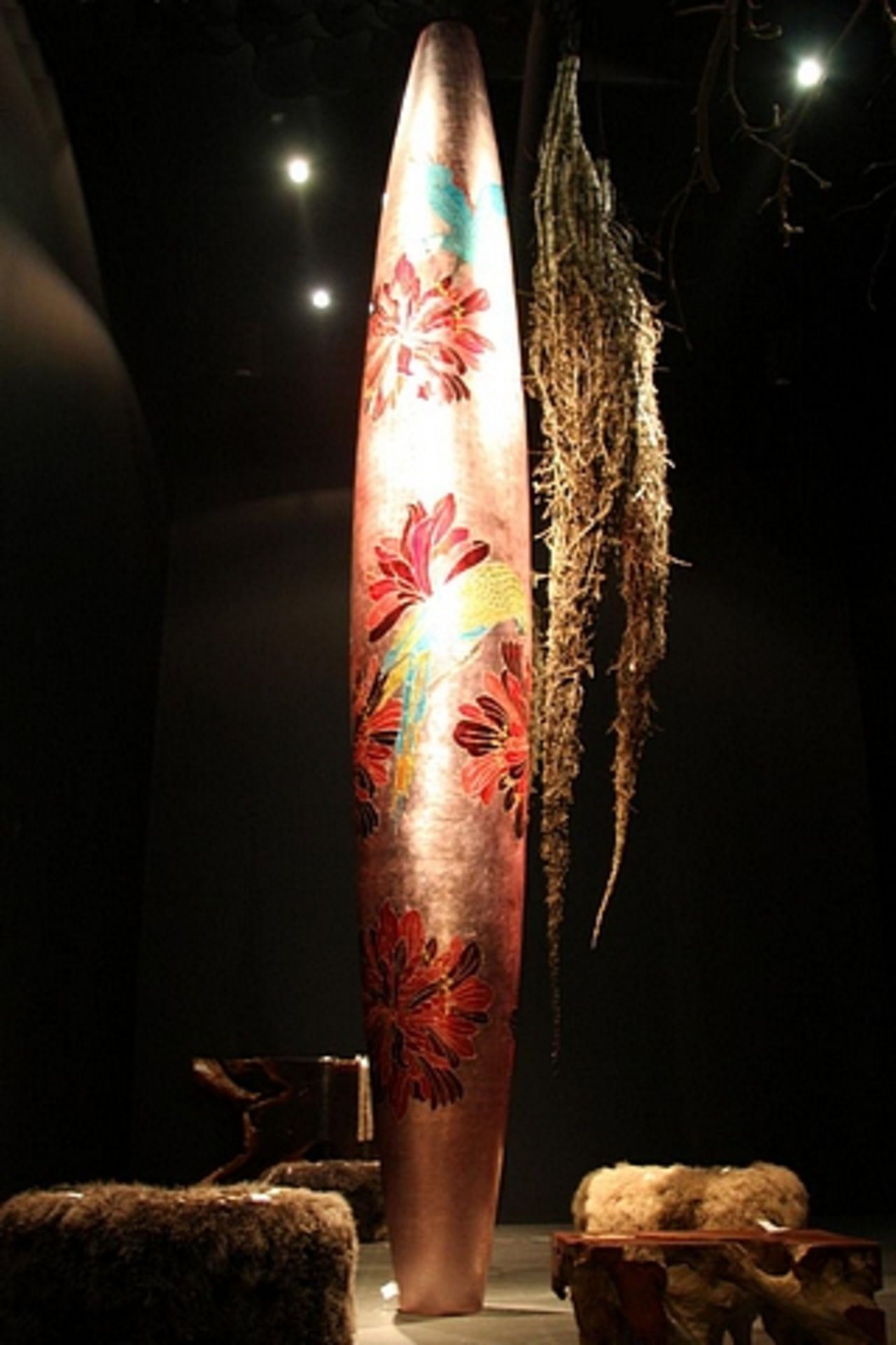 Vase Ara – a substantial floor vase decoration in silver leaf and pink mother of pearl inlay, the - Image 4 of 9