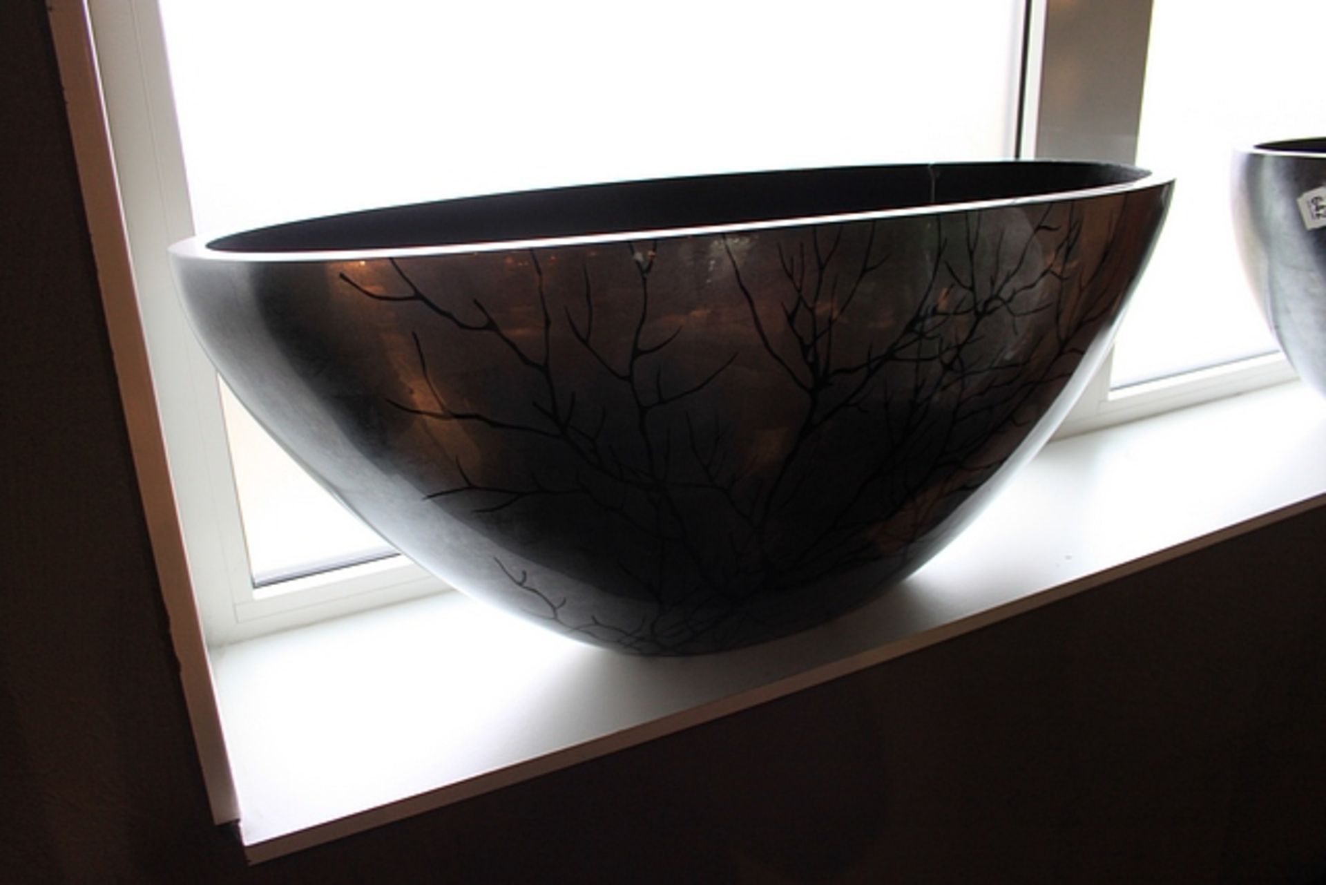 Oval Bowl with Dark Silverleaf S23 with Black Lacquer Mashua Ramo, grand and resplendent for any