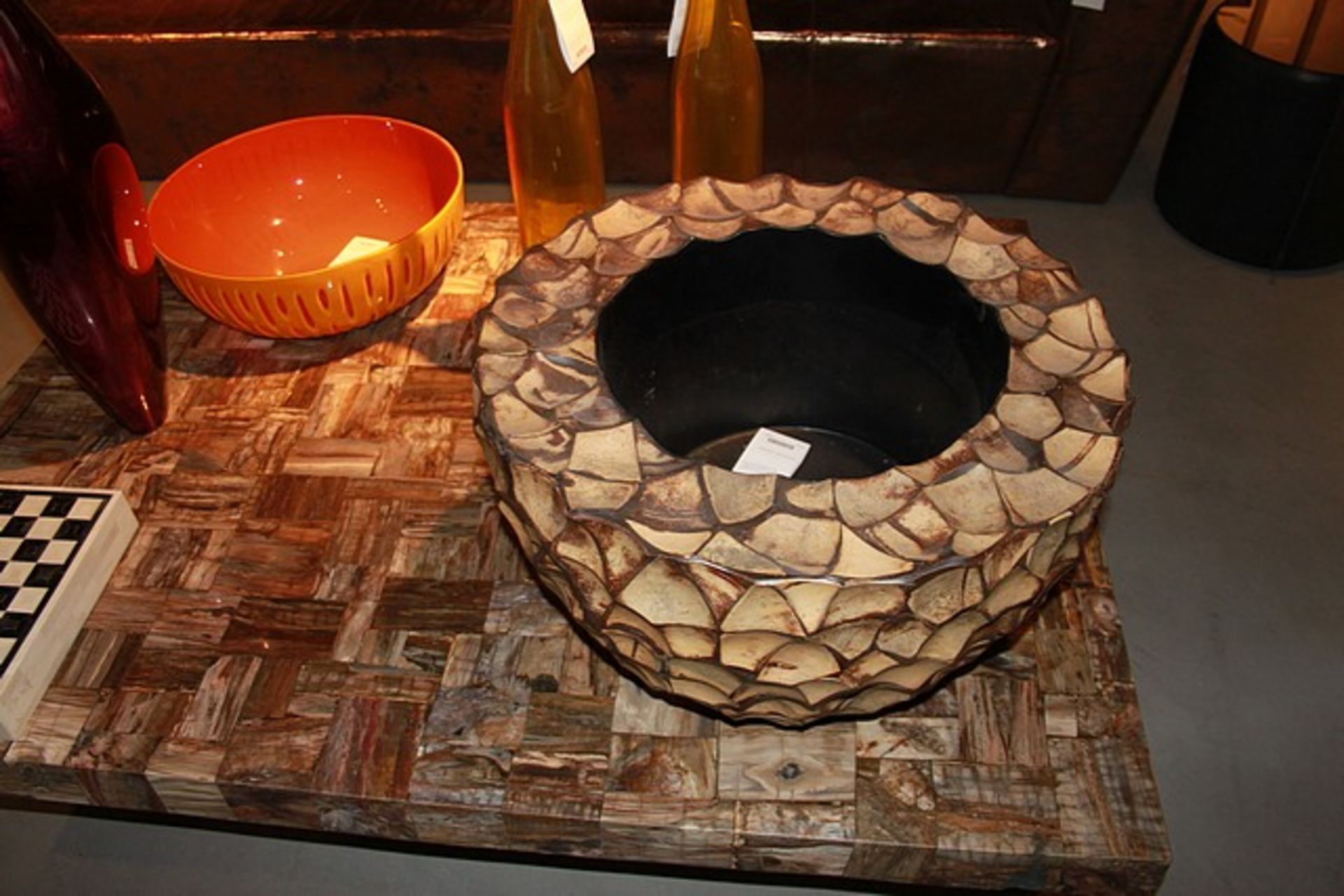 Bowl coconut shell decorative TUNDA bowl flaunts a sculptured form and chunky design. Ideal for