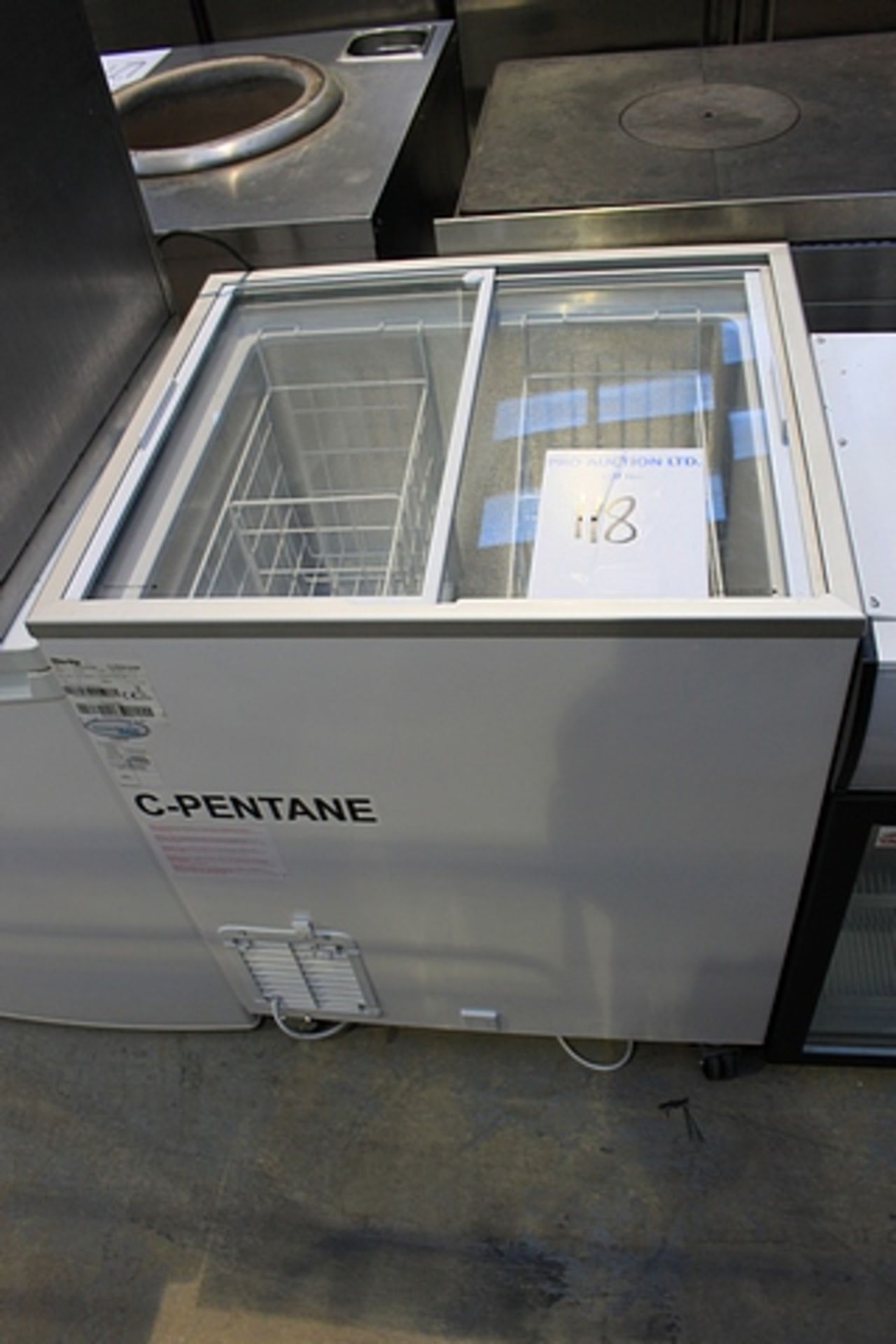 Derby EK26ST 190 litre glass lid chest freezer temperature range -14C / -22C 724mm x 634mm x 880mm