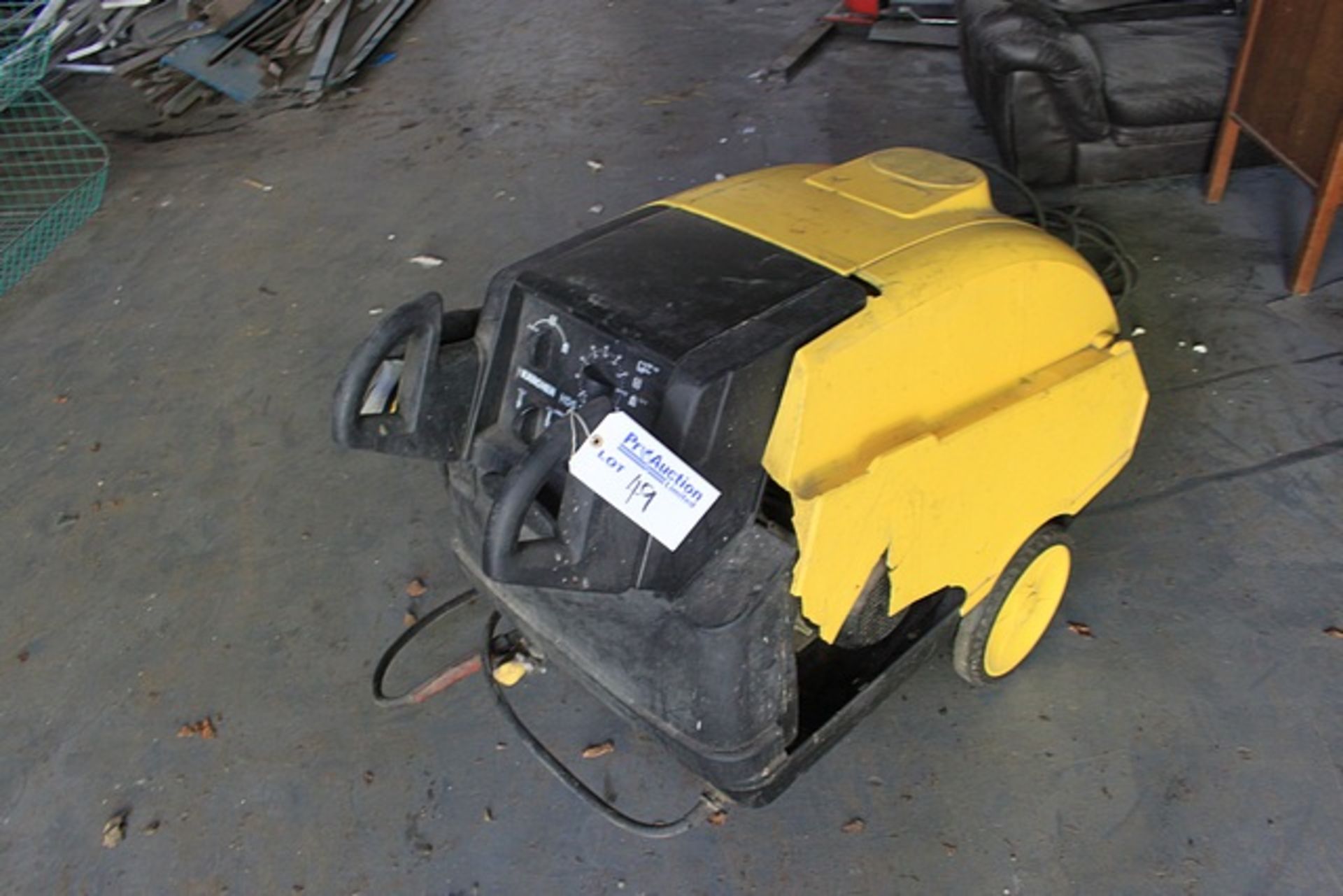 Karcher HDS 801 E 415V 150 bar electrically heated hot/cold industrial pressure washer 415V / 3 - Image 2 of 2