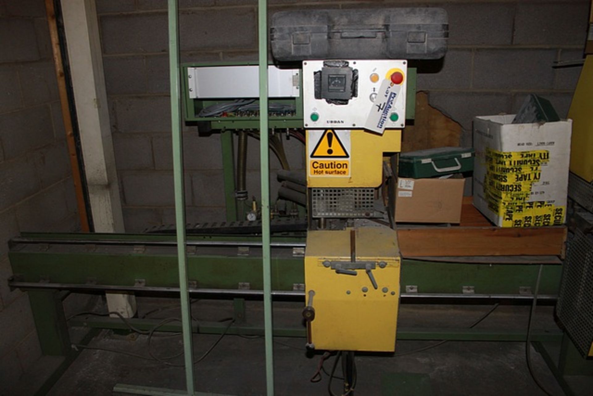 Urban AKS 4010 AUS1200 twin head welder 200 frames per 8 hours; min. profile height: 30mm; max.