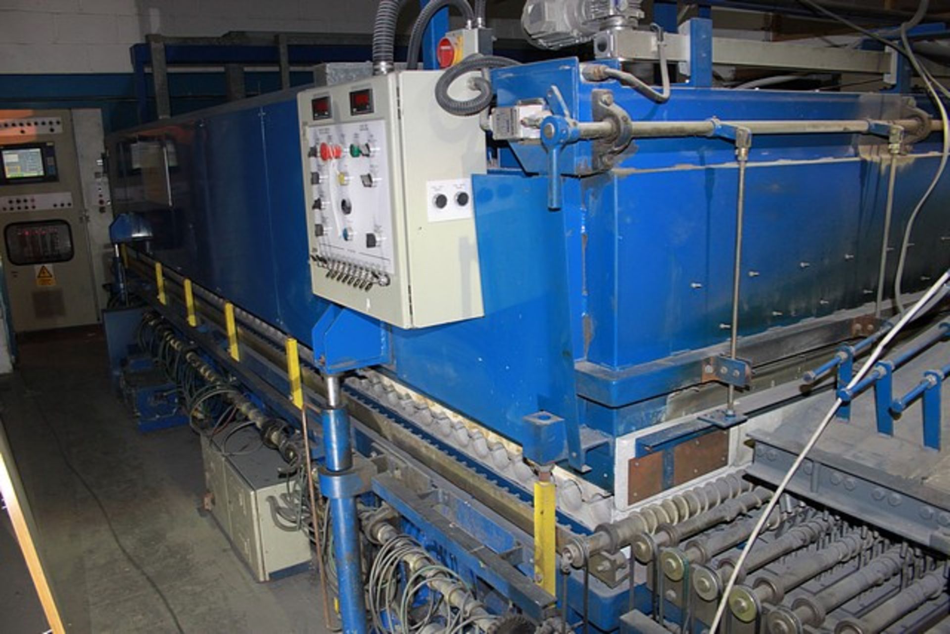 Efco Furnaces glass tempering system, 1500mm x 4000mm glass temper furnace, rating Xycon controler , - Image 7 of 20