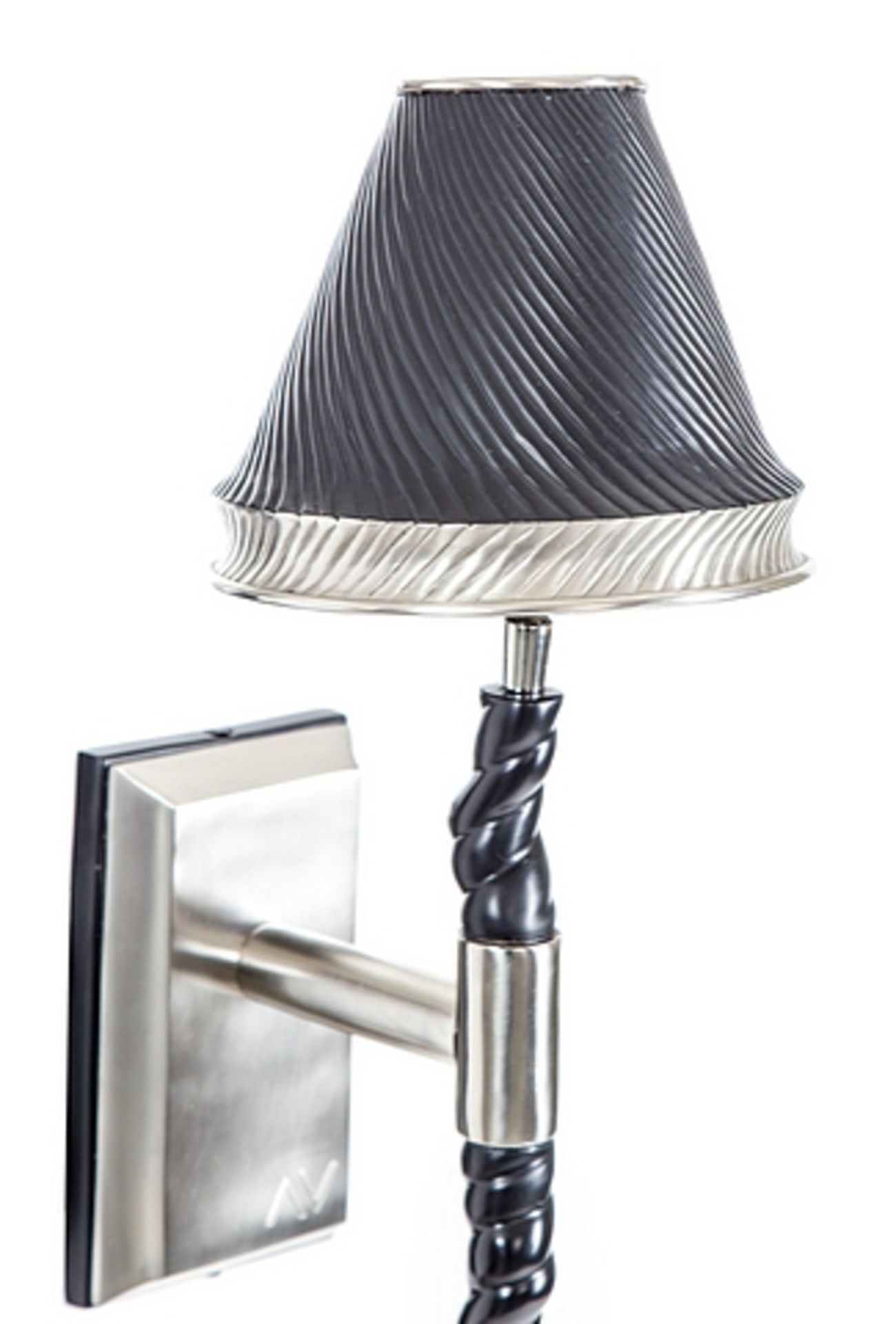 Whale horn wall lamp dark. Simply stunning, a piece which will only enhance the glow from the light, - Image 2 of 4