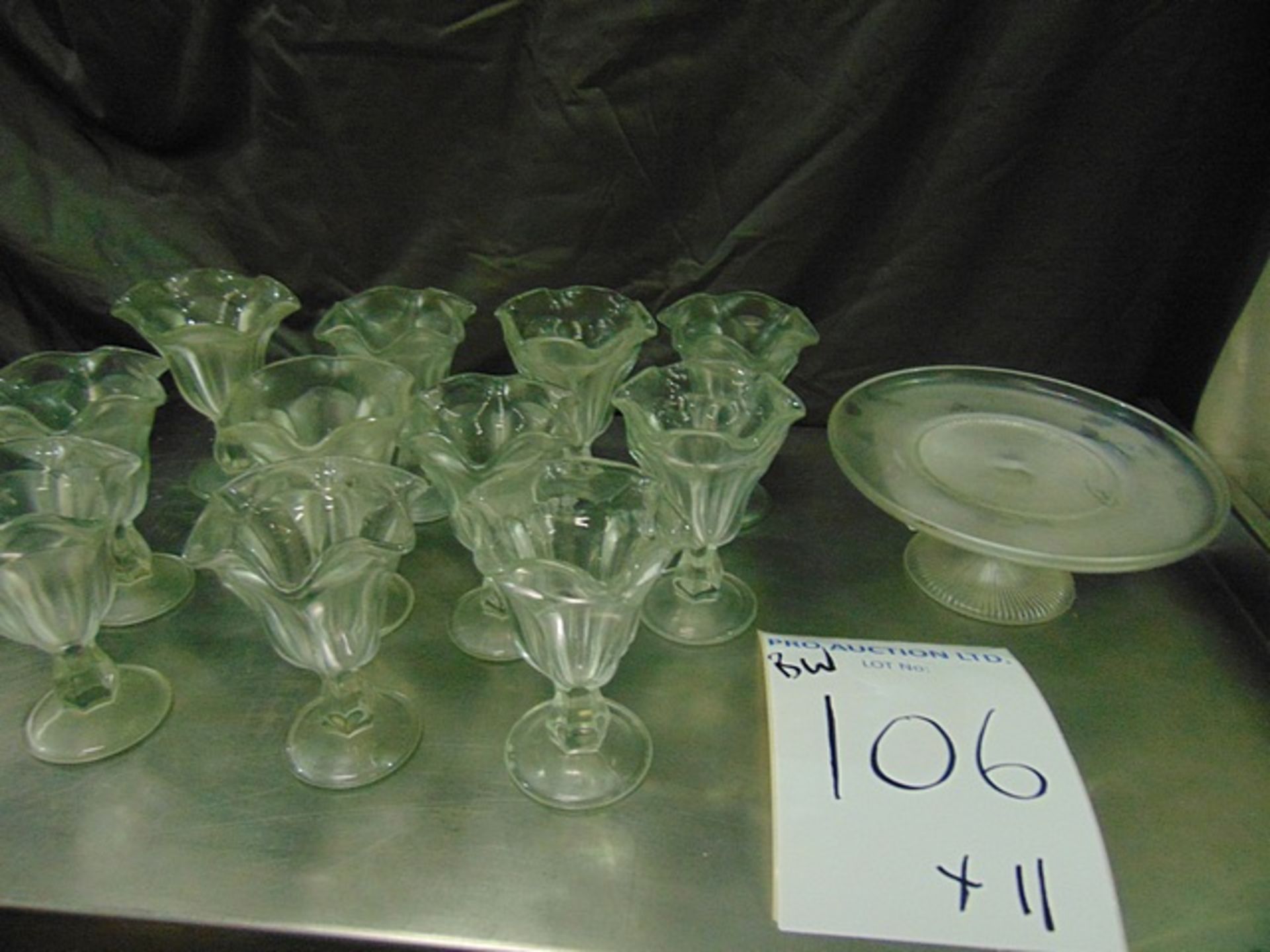 11 x sundae glasses/cake stand