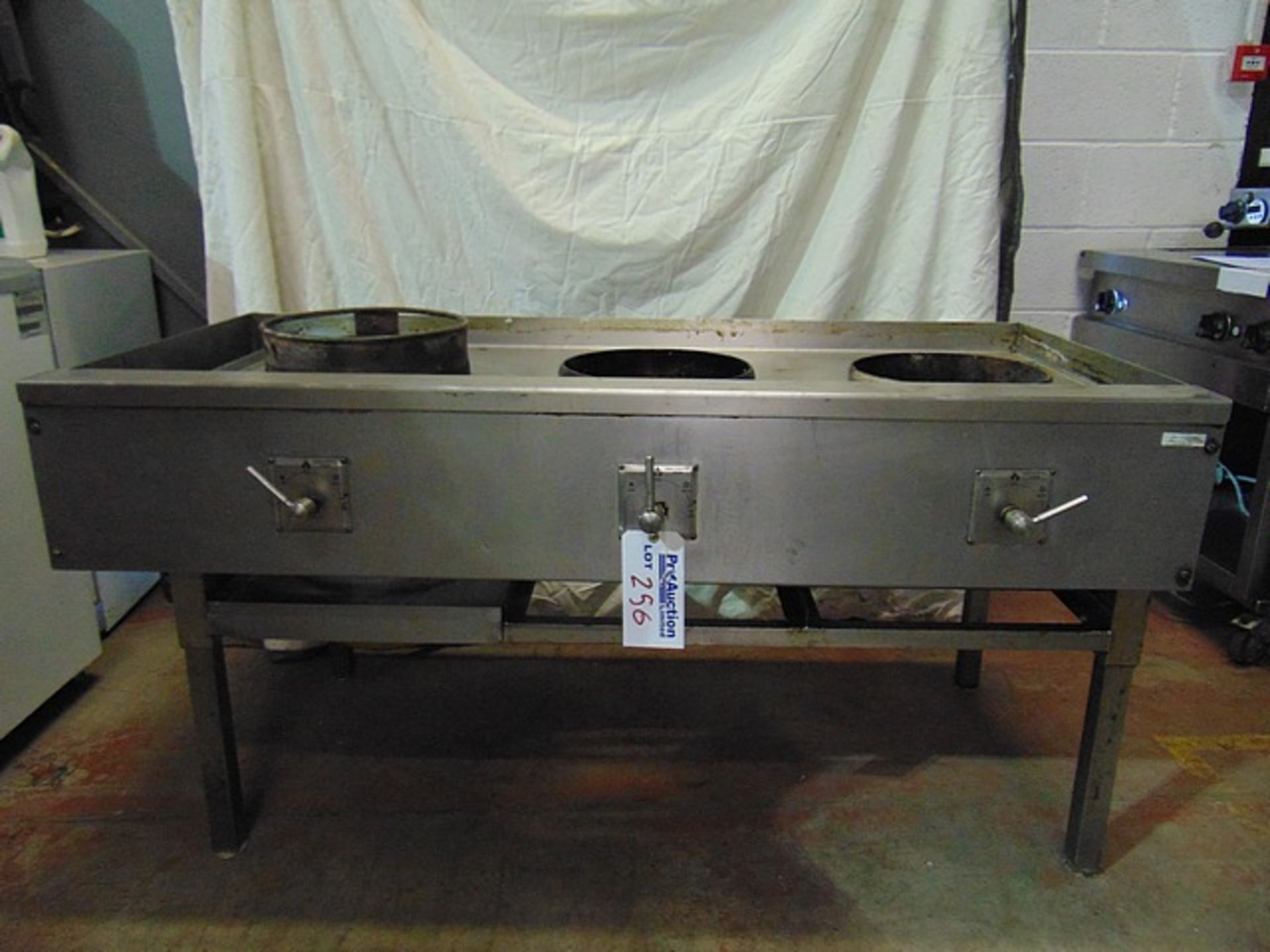 Ellidge and Fairley 2+1 burner Chinese cuisine gas cooker pressed out cooker top with lift off rings