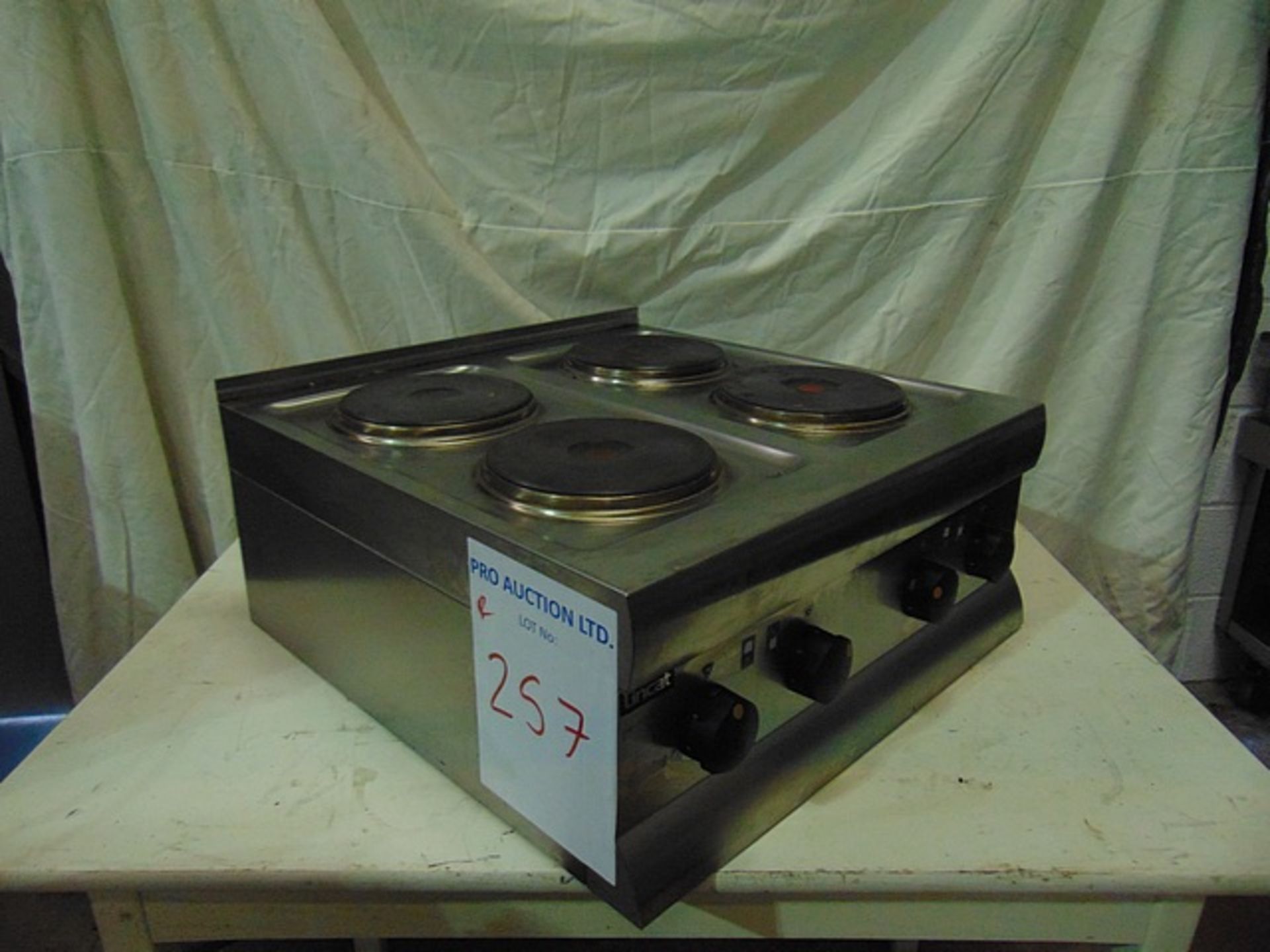 Lincat Silverlink 600 HT6 electric 4 plate electric boiling top fully pressed & sealed hob tops