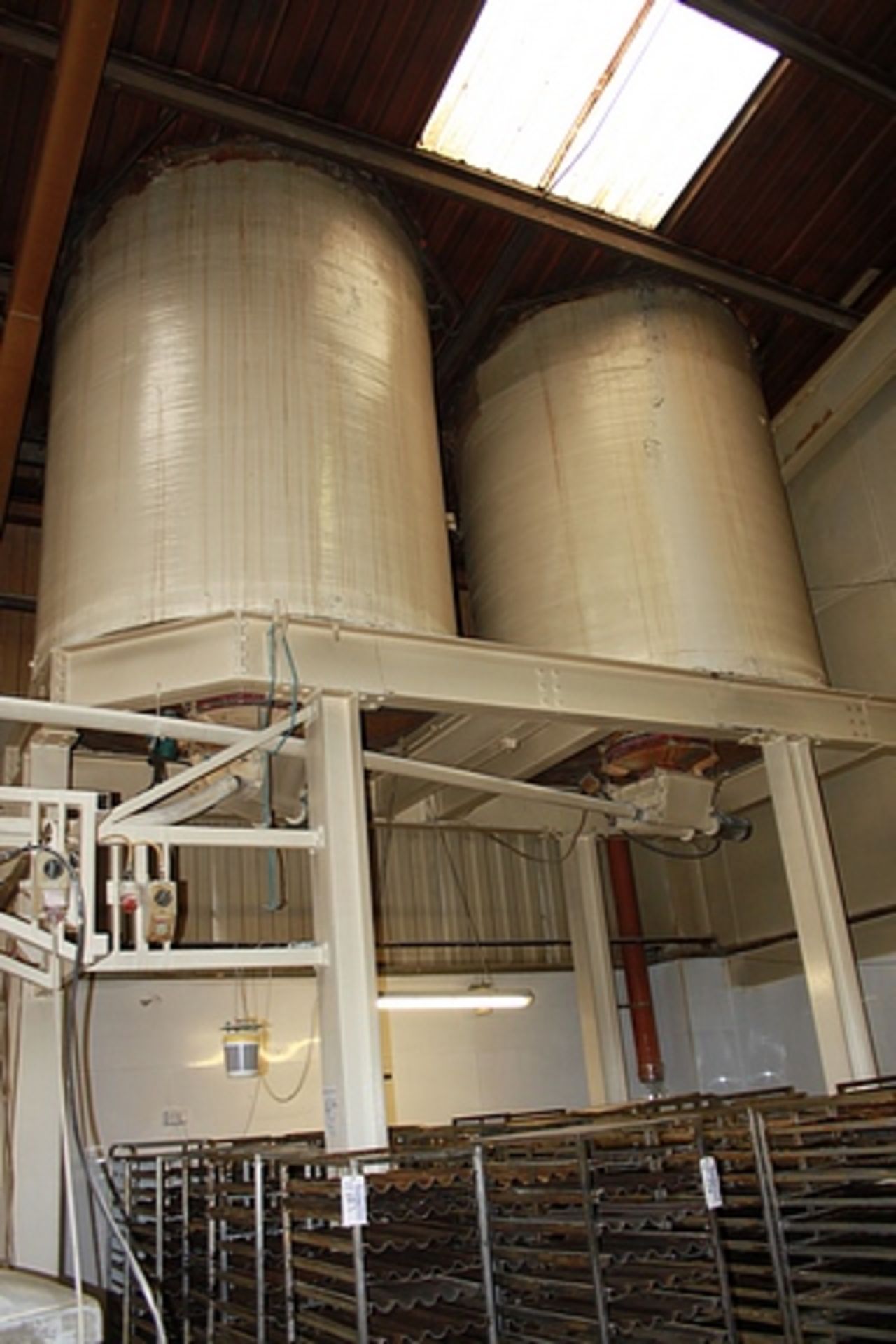 2 x 10 ton silos complete with gantry structure, weigh cell and control panel - weighs out between 5 - Image 3 of 6