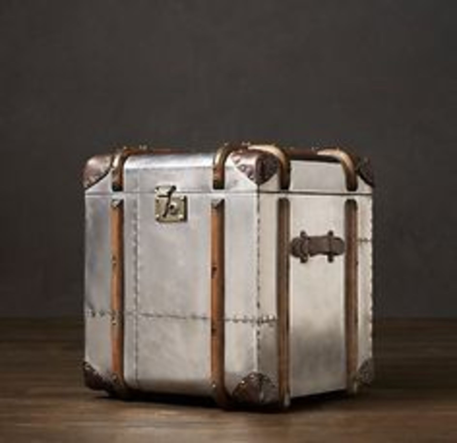 White Star Trunk Spitfire A Larger Version Of The London Trunk White Star Is Similarly Inspired By