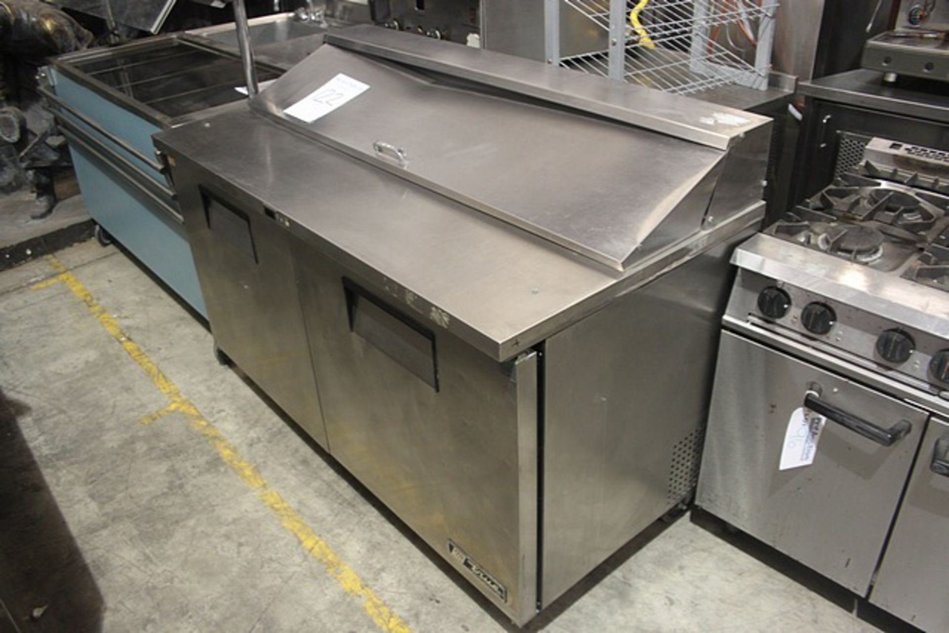 True TSSU-60-16 439 Ltr Salad Prep Counter Stainless steel construction Shelves: 4 Power: 230V, 1.