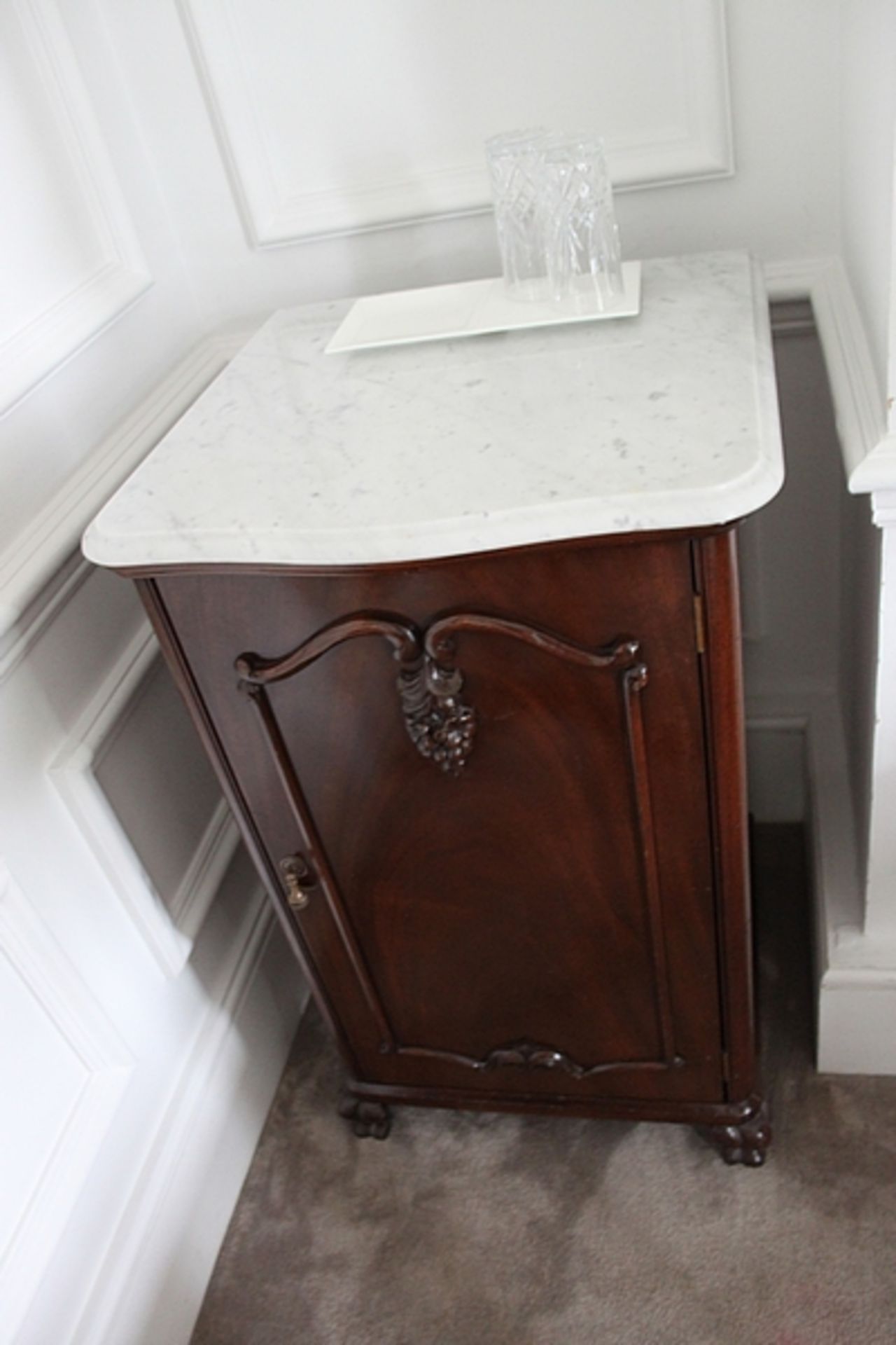 A Georgian style mahogany single door cabinet with marble top 400mm x 360mm