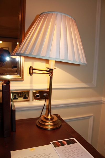 3 x lamps - 2 x brass swivel arm table lamps and 1 x French Bouillotte twin arm table lamp - Image 2 of 2