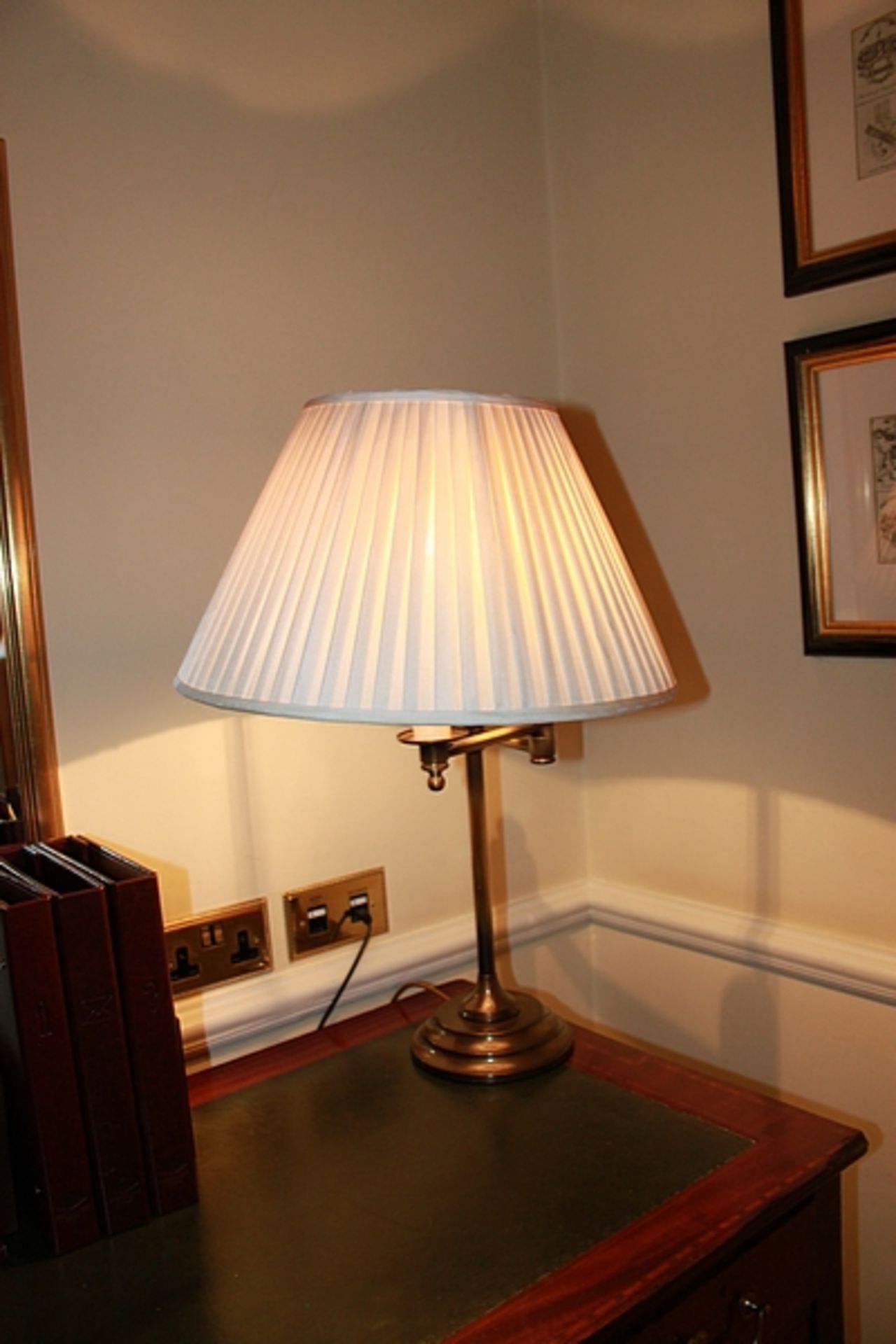 3 x lamps - 1 x swan neck brass finish 1 x brass swivel table lamp and 1 x Corinthian style table - Image 2 of 3