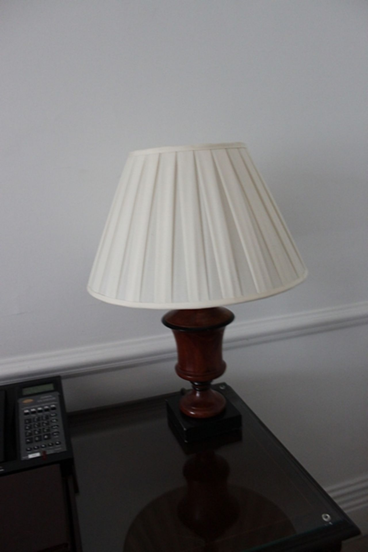 3 x lamps - 2 x small urn shape table lamps and 1 x swan neck brass table lamp - Image 2 of 2