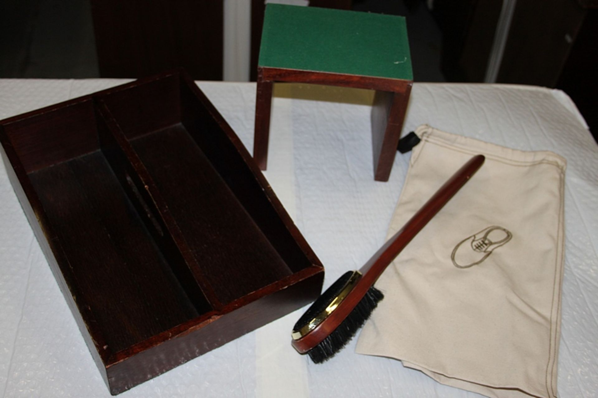 5 x Hotel valet sets - clothes brush and tray mahogany