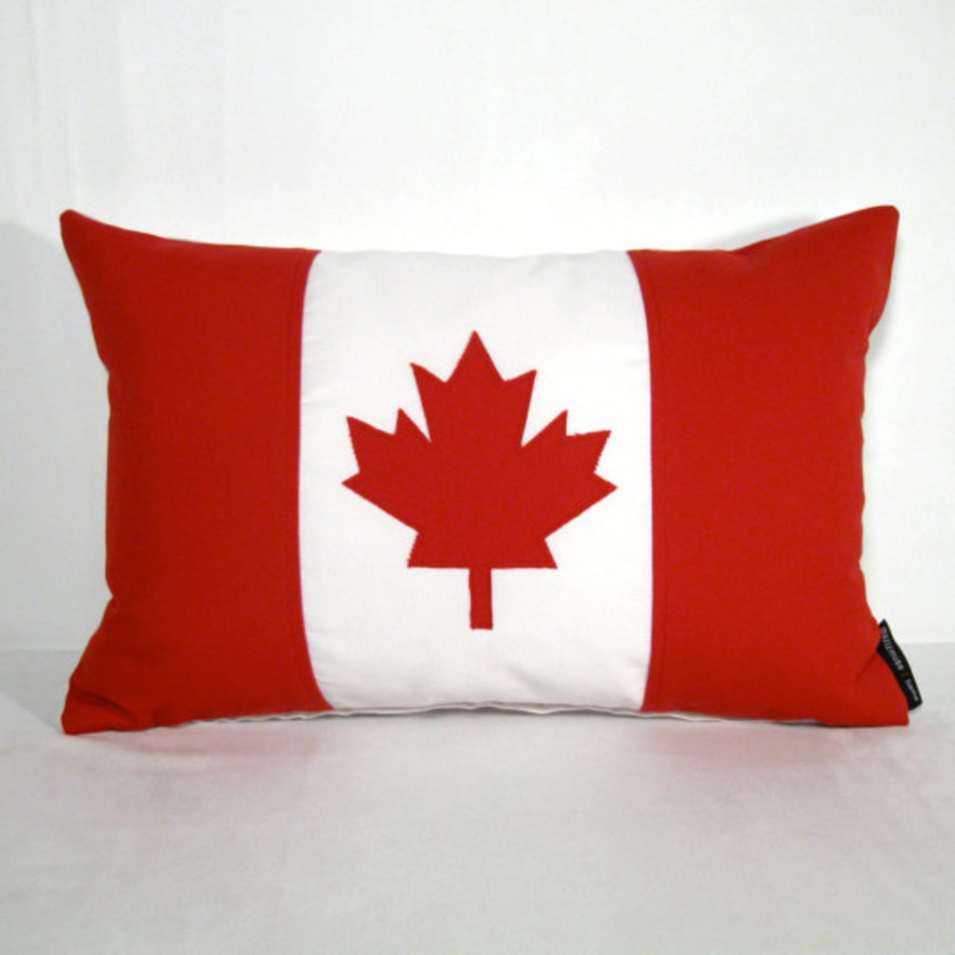 Flag Cushion Medium 130x70 Canada(X1)