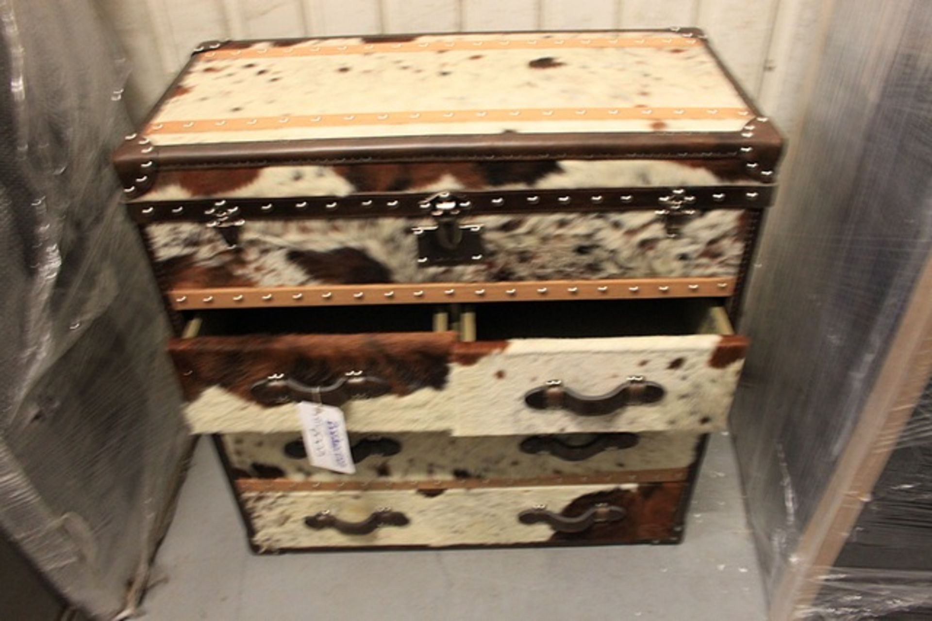 Ampleforth Chest Medium Moo Brn & W - Image 2 of 2