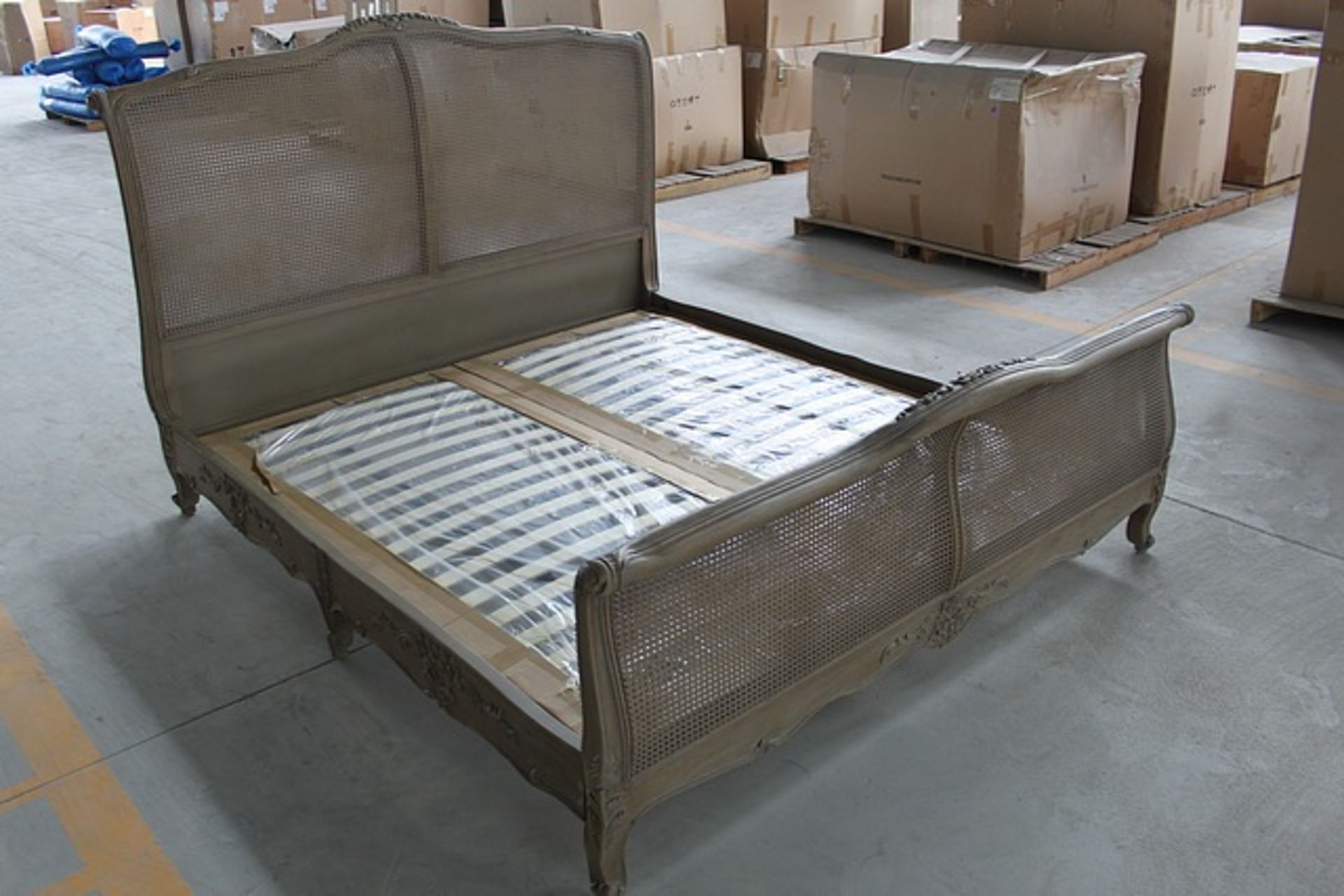 Louis Bed Uk Super King Loggie 221.2x195.4x140cm RRP £ 3,460 - Image 2 of 3