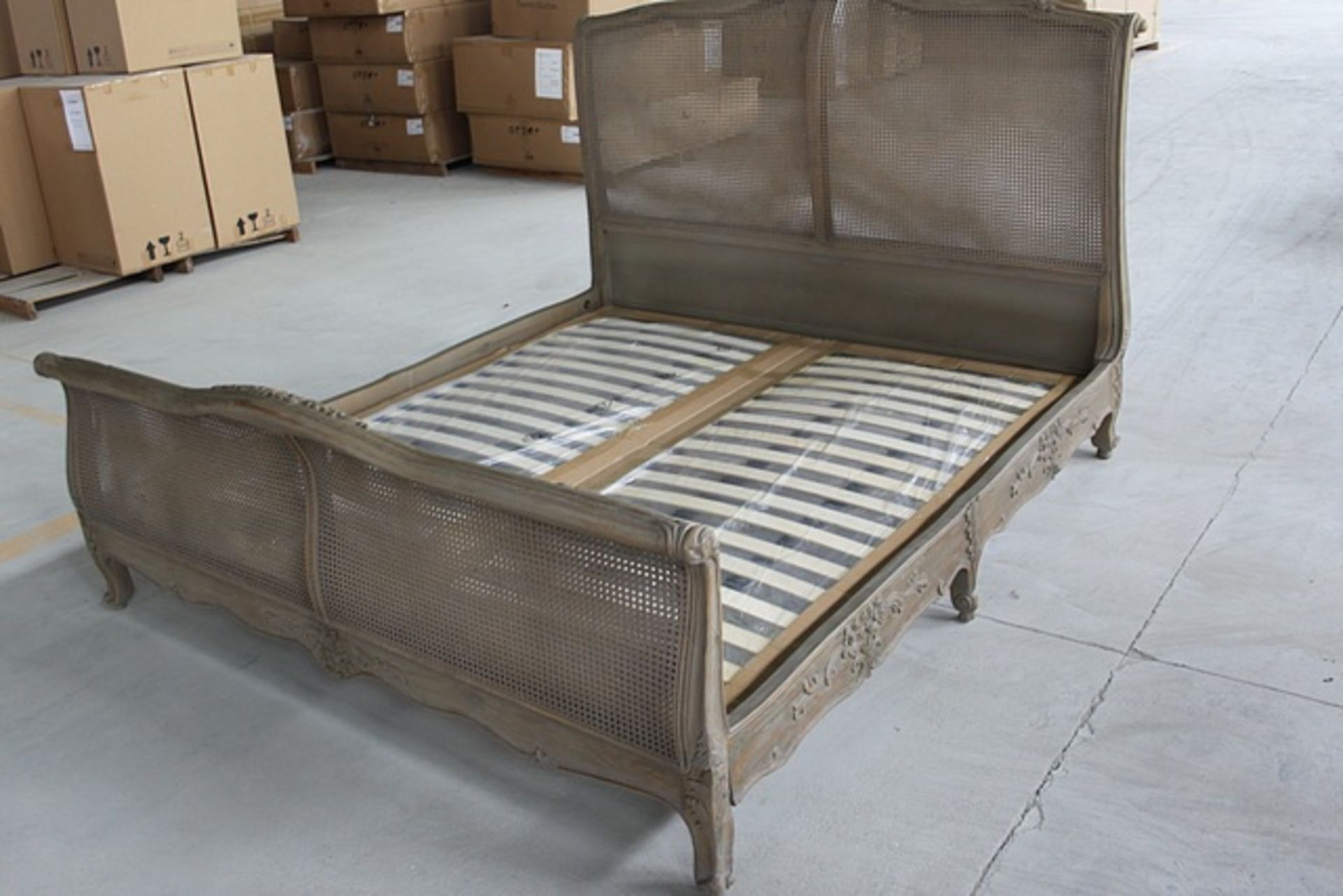 Louis Bed Uk Super King Loggie 221.2x195.4x140cm RRP £ 3,460 - Image 3 of 3